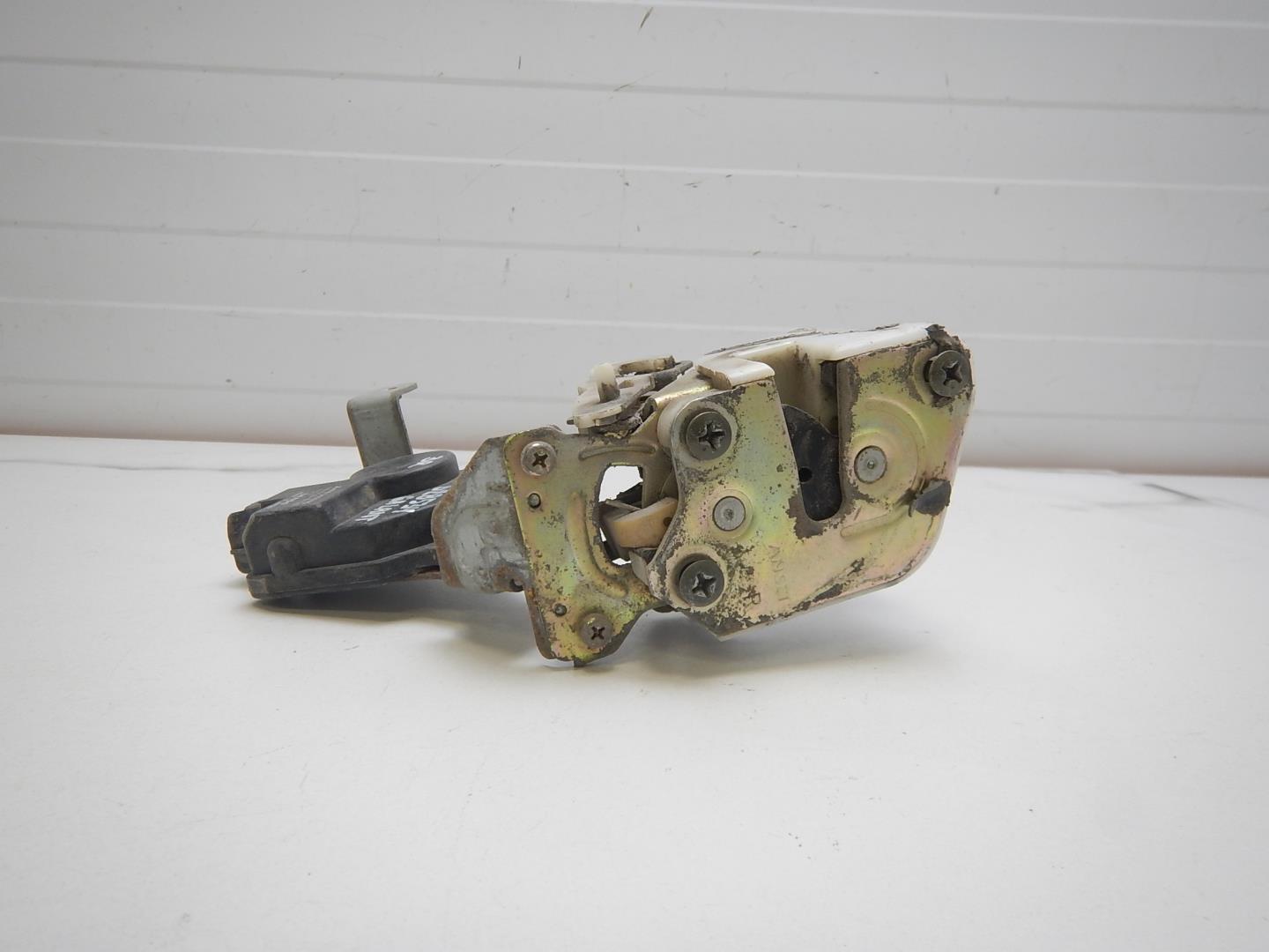 Замок двери задней правой