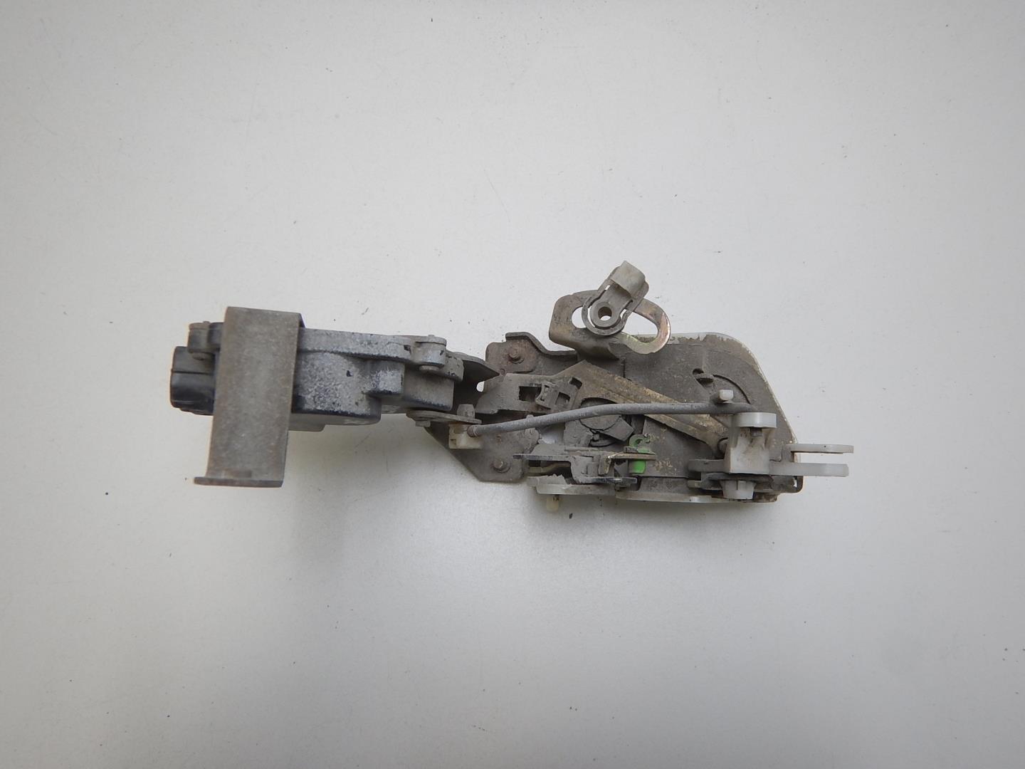 Замок двери задней правой