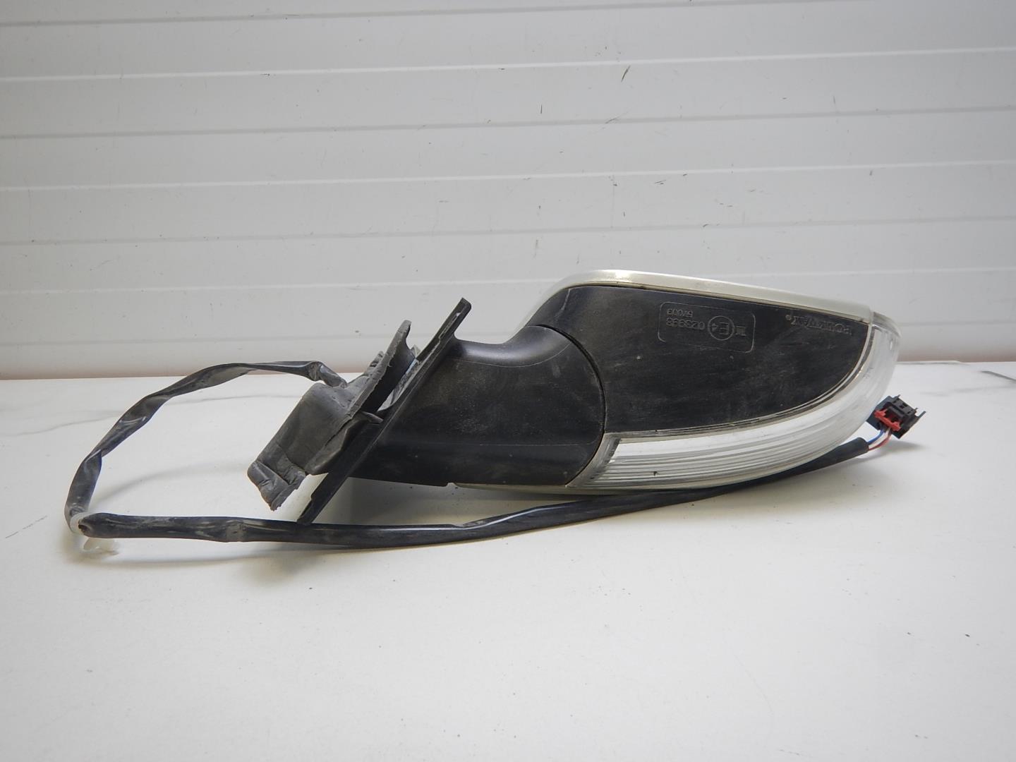 Зеркало правое электрическое