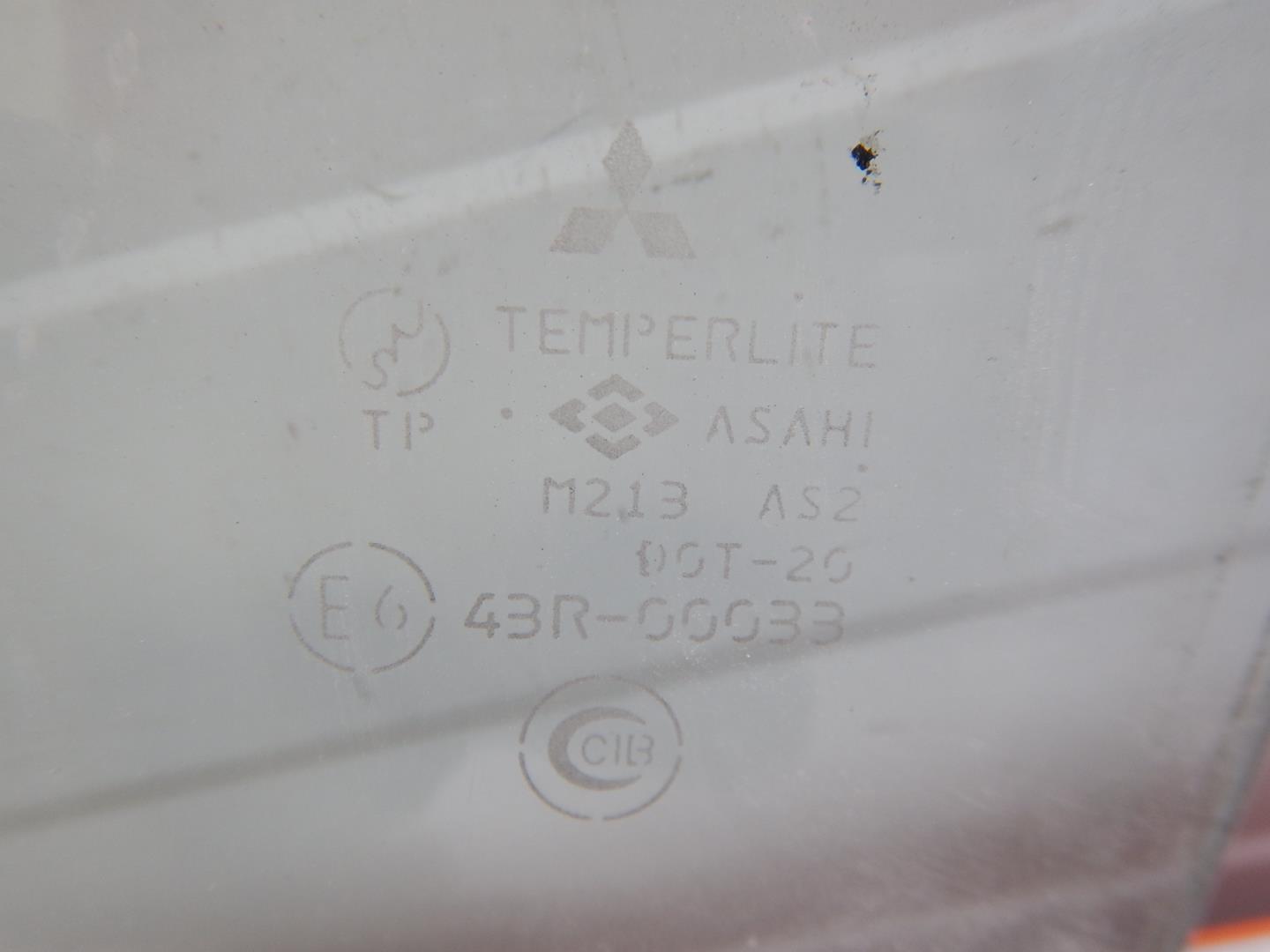 Стекло двери задней правой