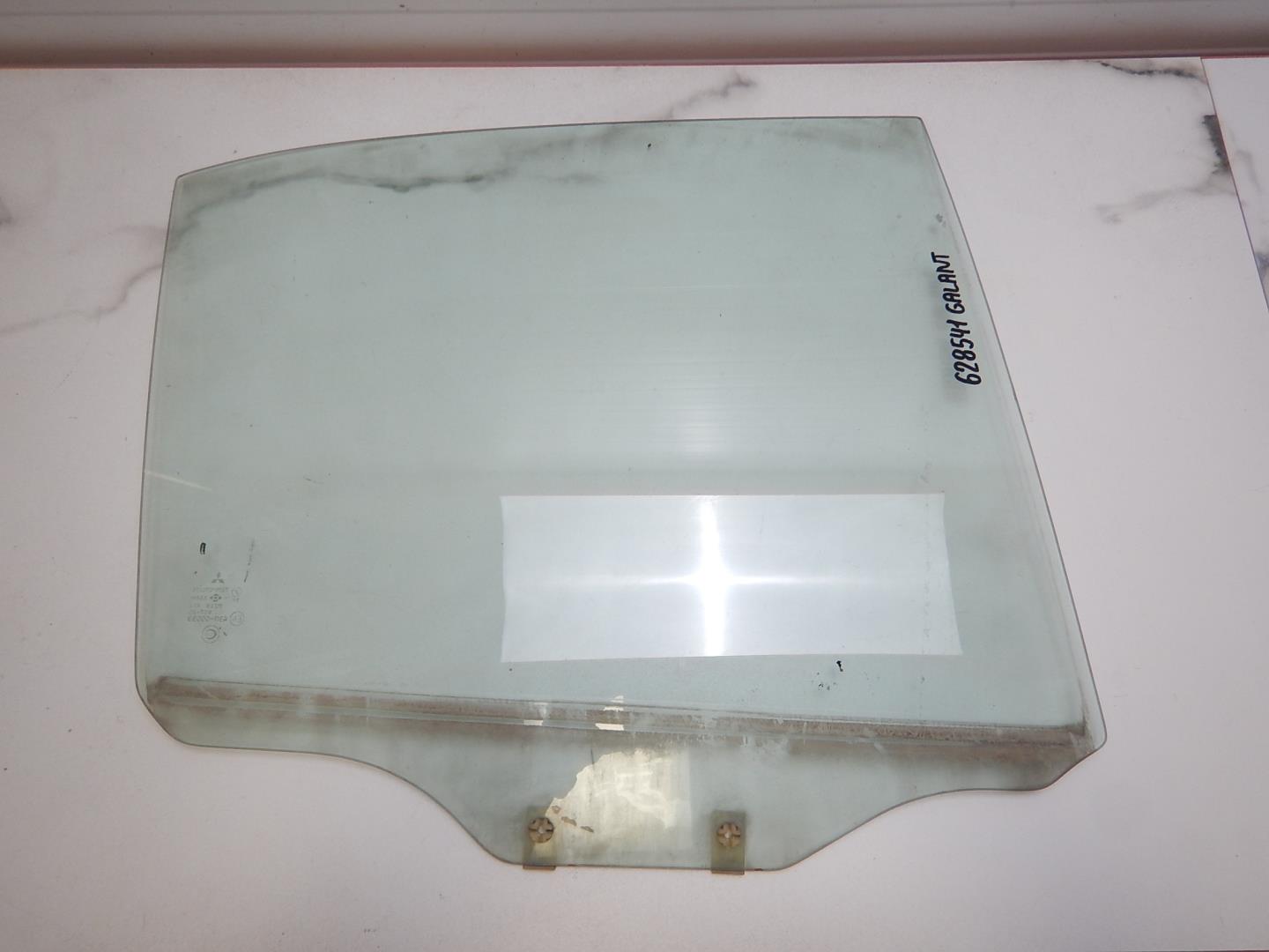 Стекло двери задней правой