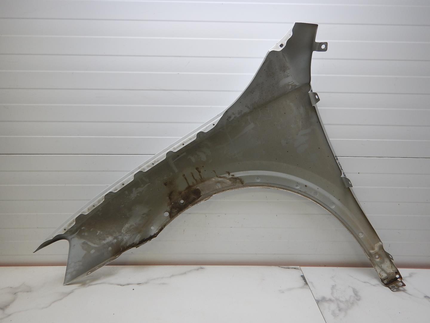 Крыло переднее правое