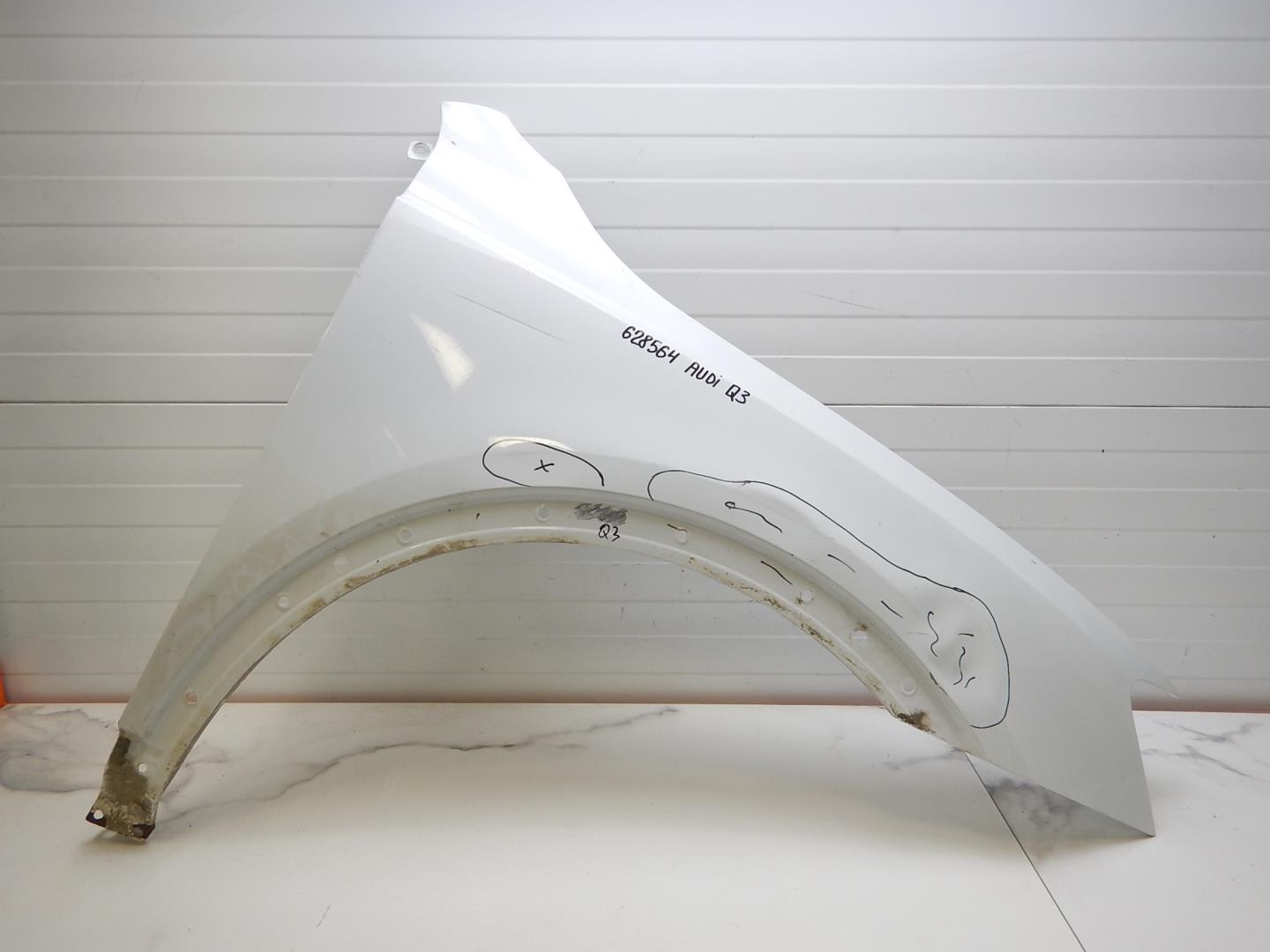 Крыло переднее правое