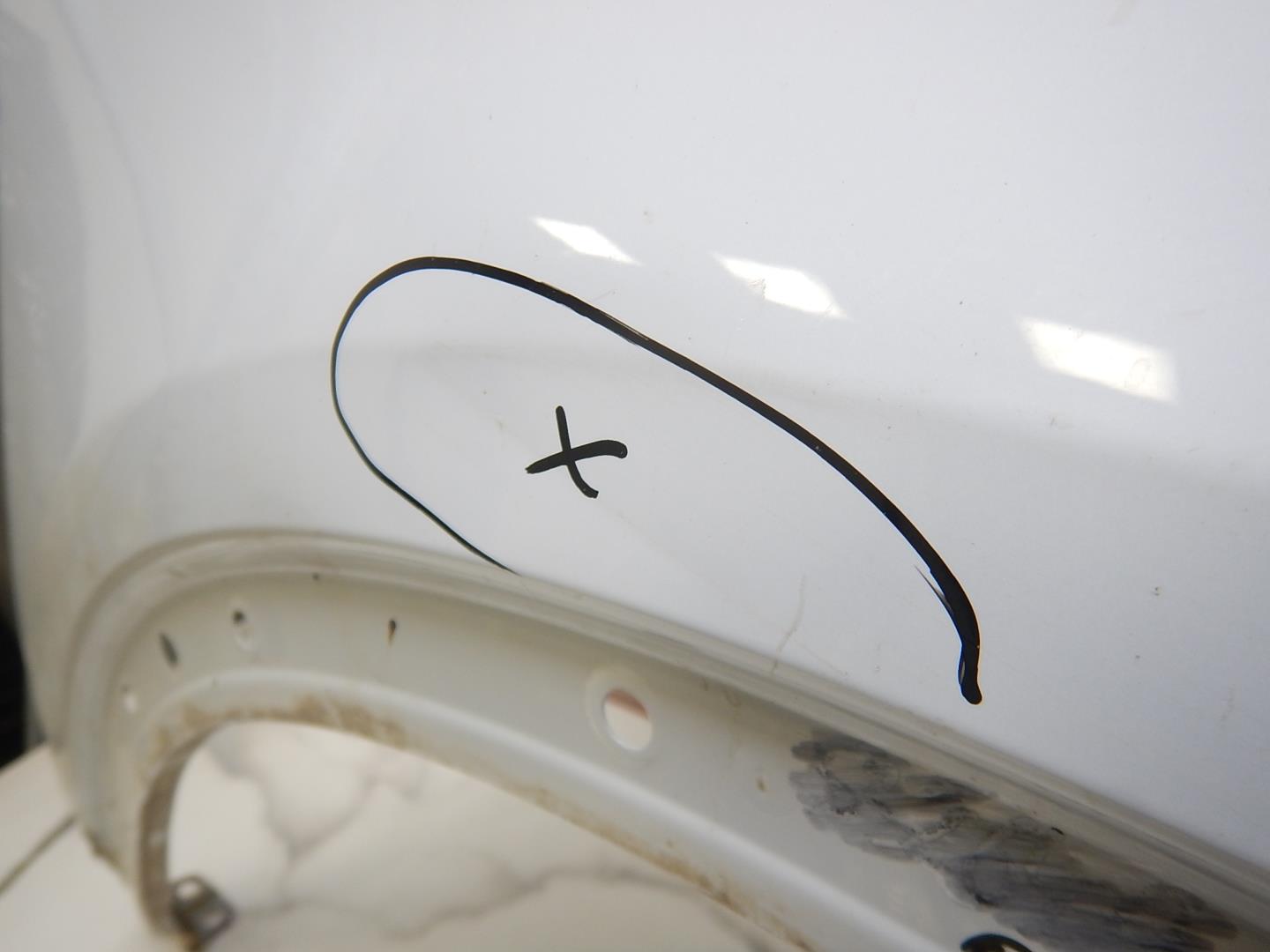 Крыло переднее правое