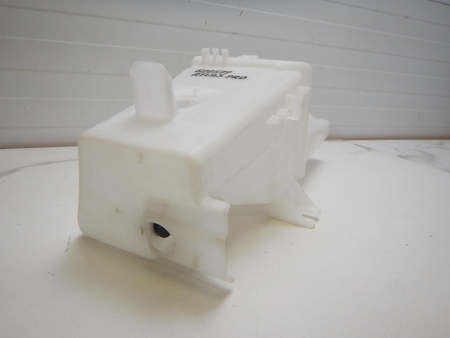 Бачок омывателя лобового стекла