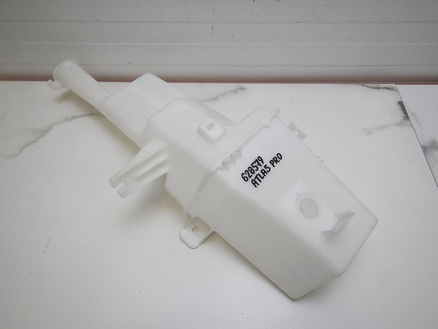 Бачок омывателя лобового стекла