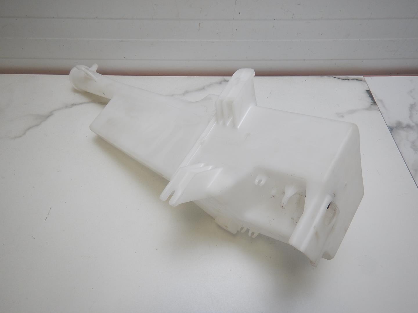 Бачок омывателя лобового стекла