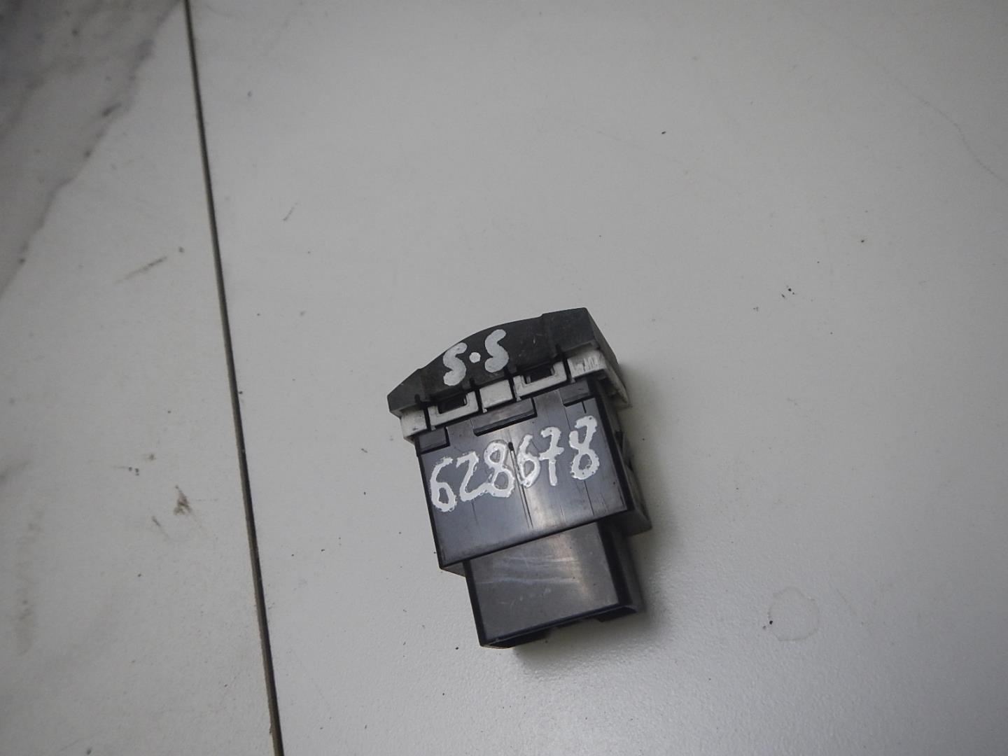 Кнопка корректора фар