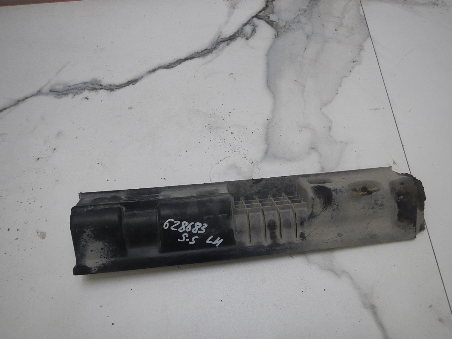 Воздуховод радиатора левый