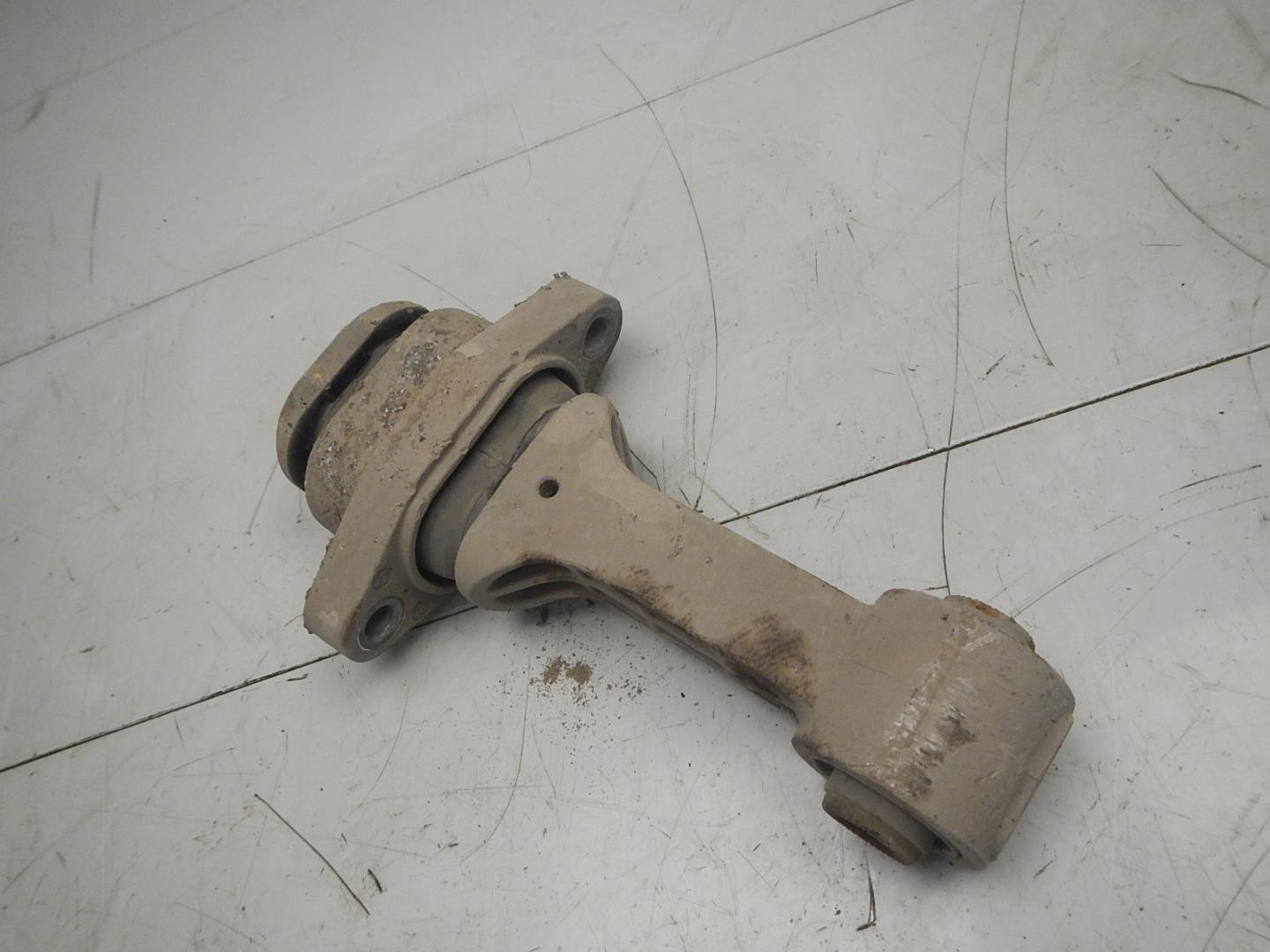 Опора двигателя задняя