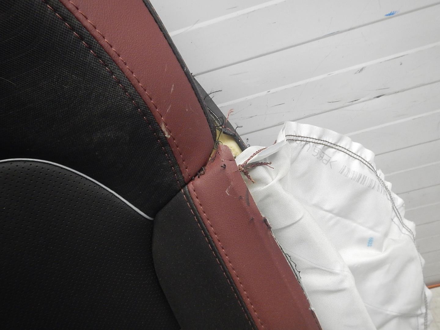 Сиденье переднее левое