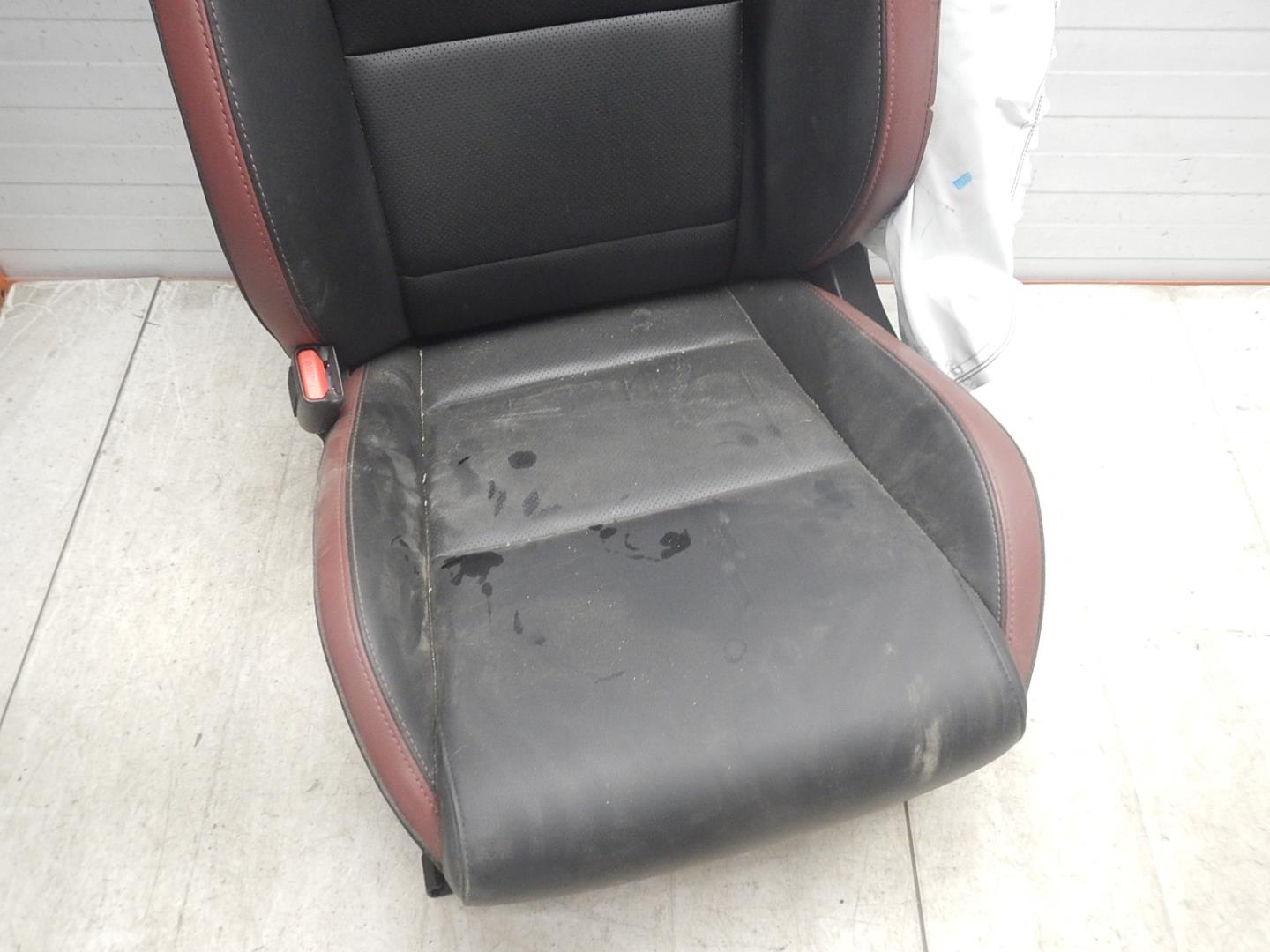 Сиденье переднее левое