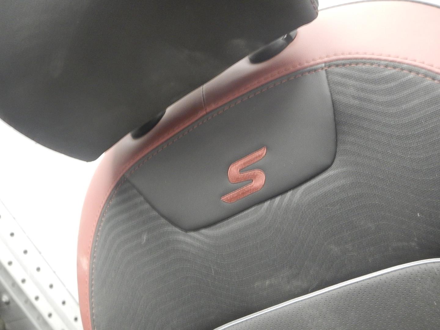 Сиденье переднее левое