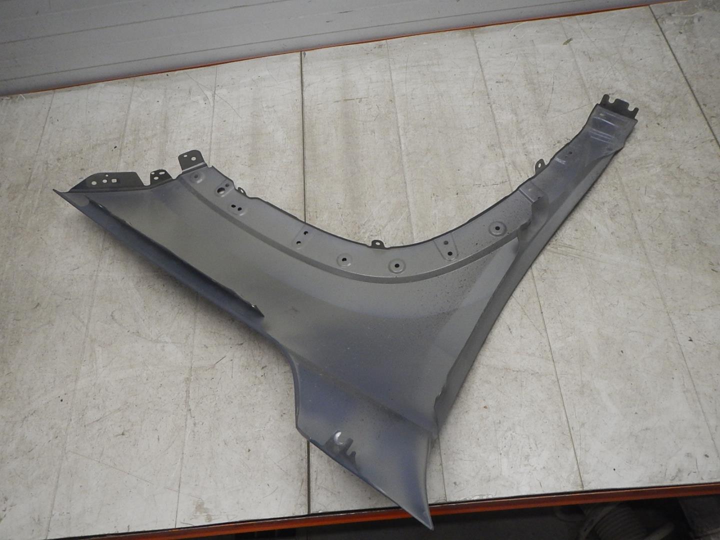 Крыло переднее левое