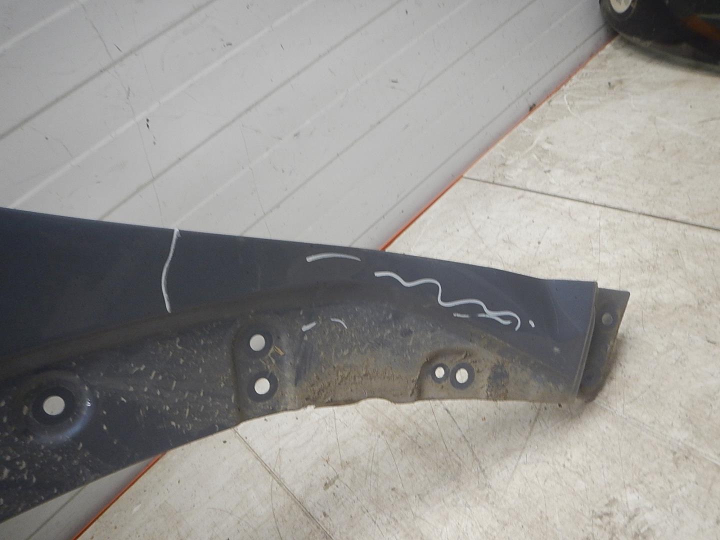 Крыло переднее левое