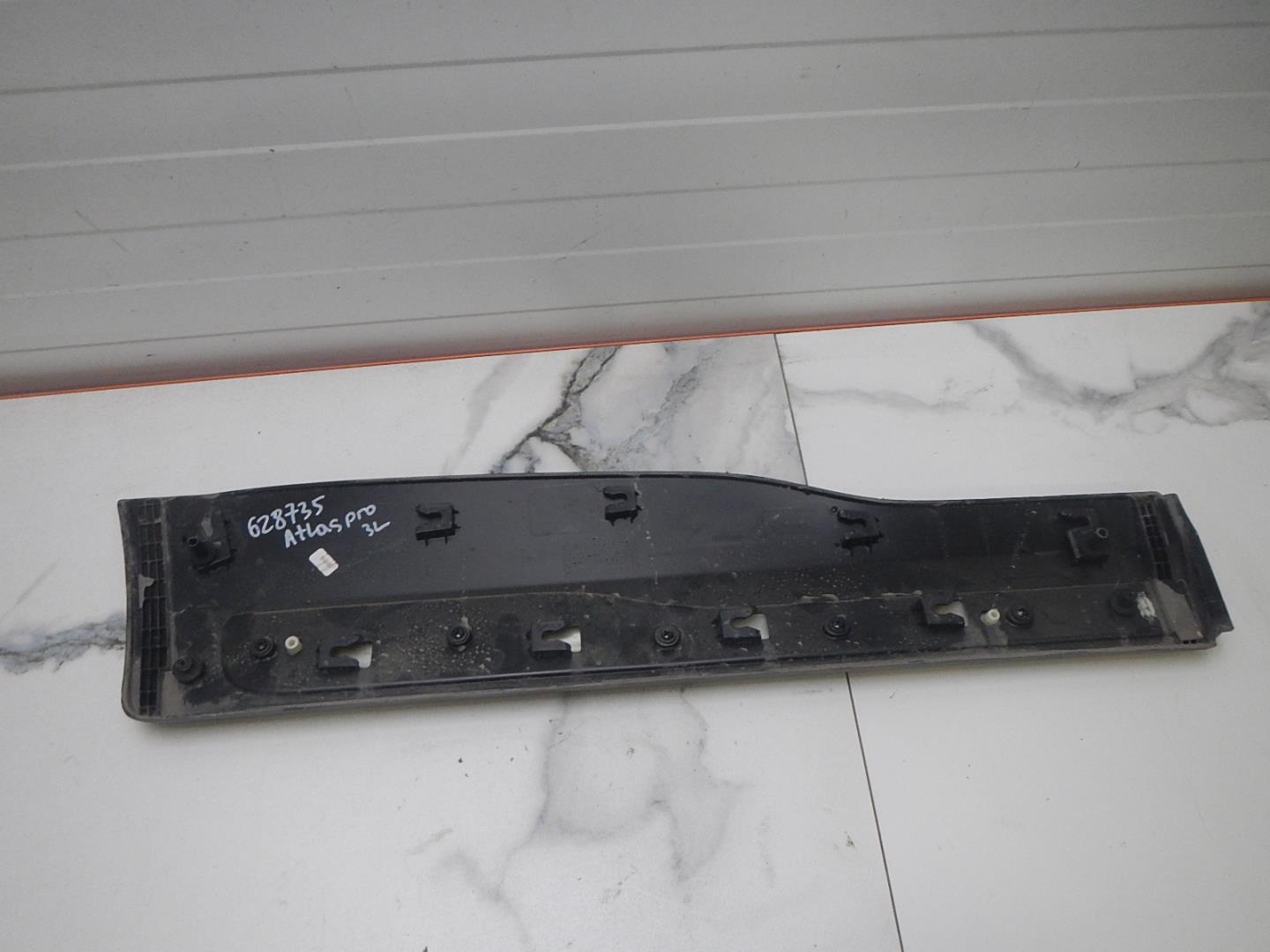 Молдинг задней левой двери