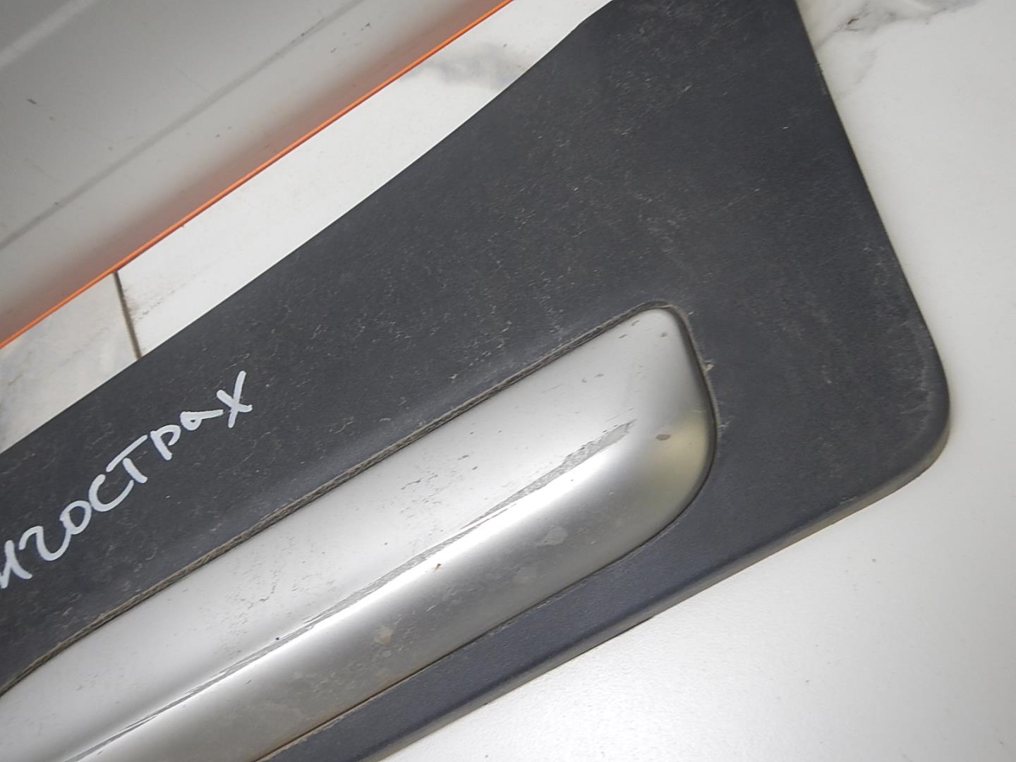 Молдинг задней левой двери