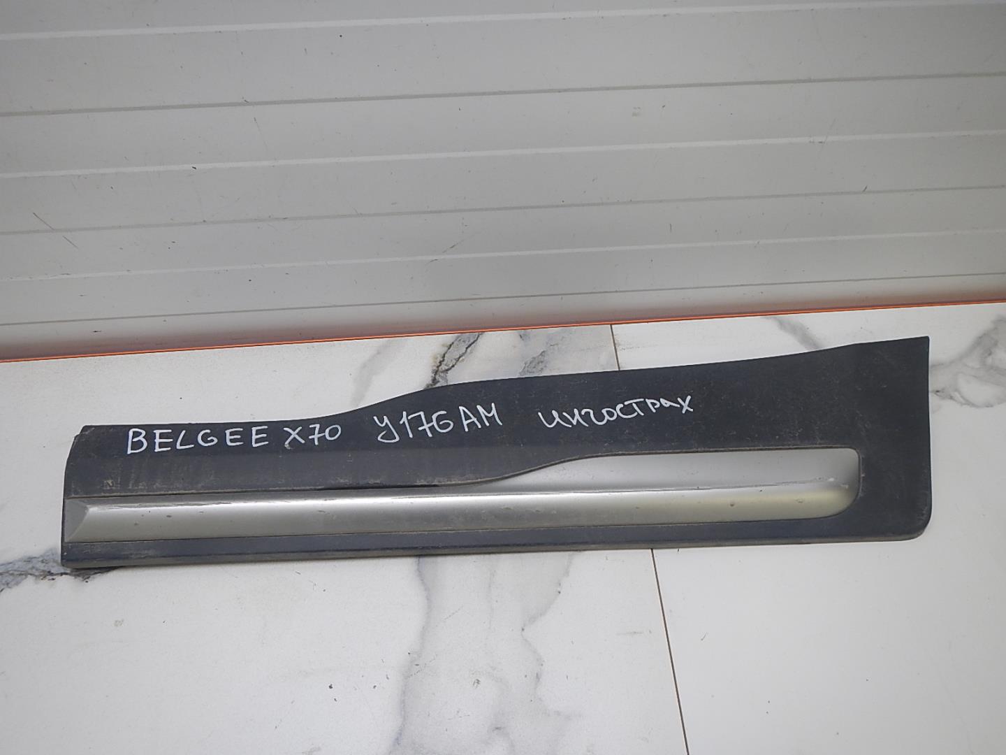 Молдинг задней левой двери