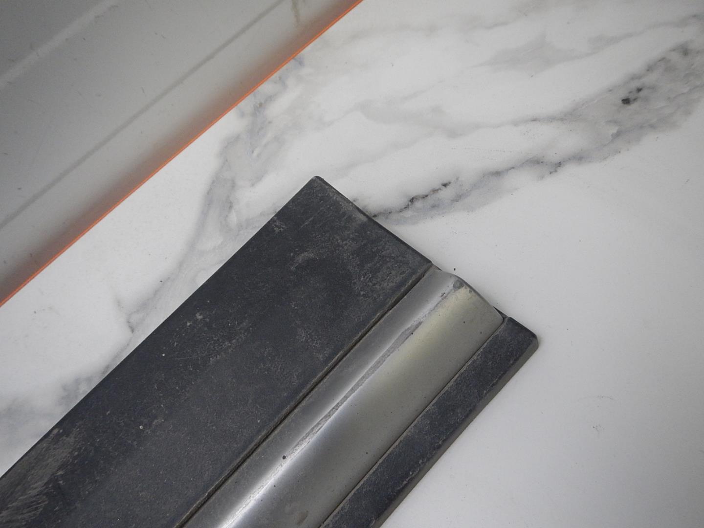 Молдинг передней левой двери