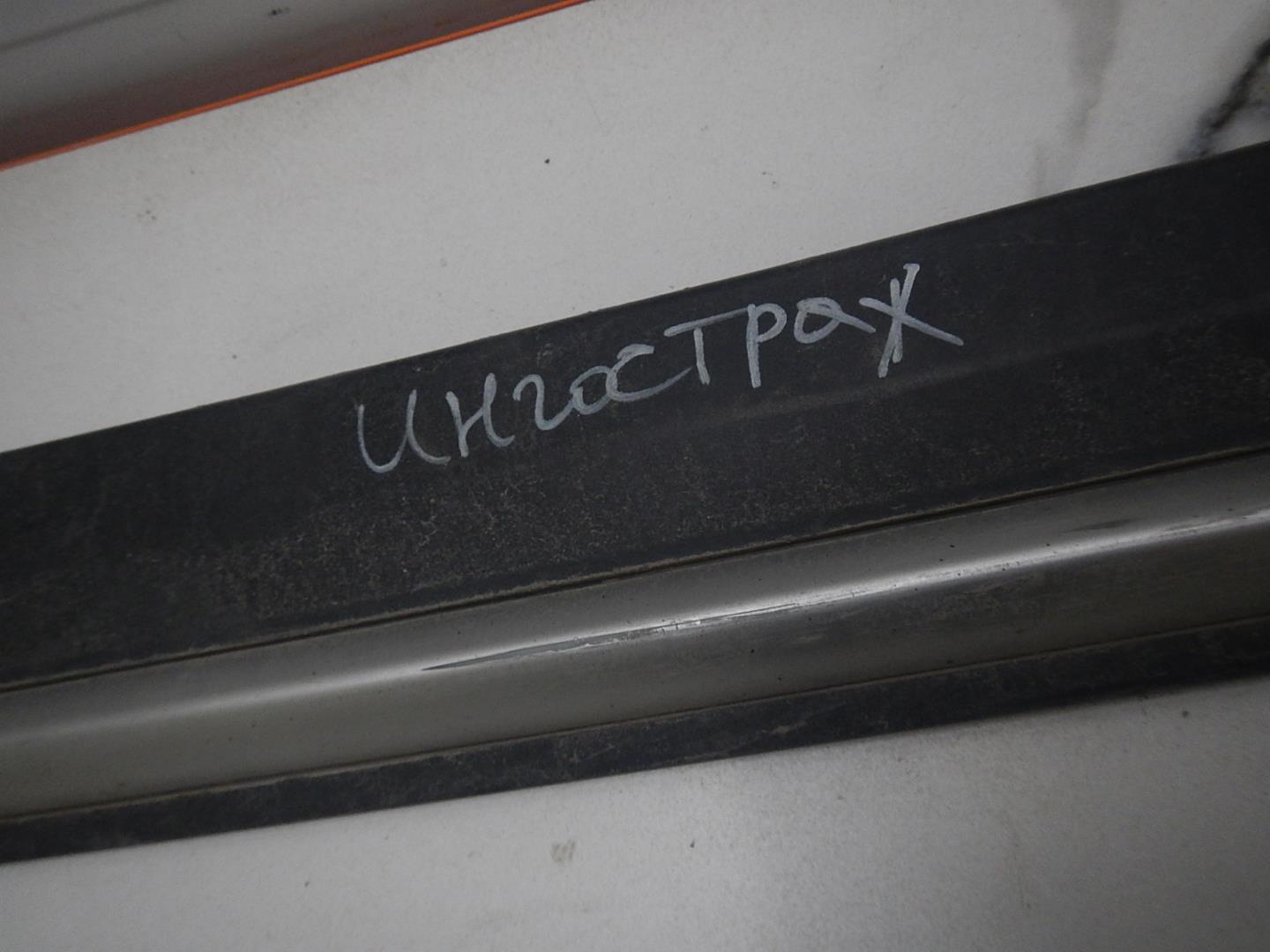 Молдинг передней левой двери