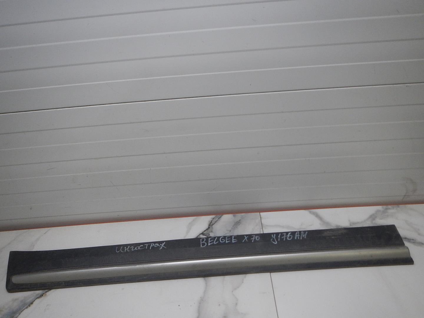 Молдинг передней левой двери