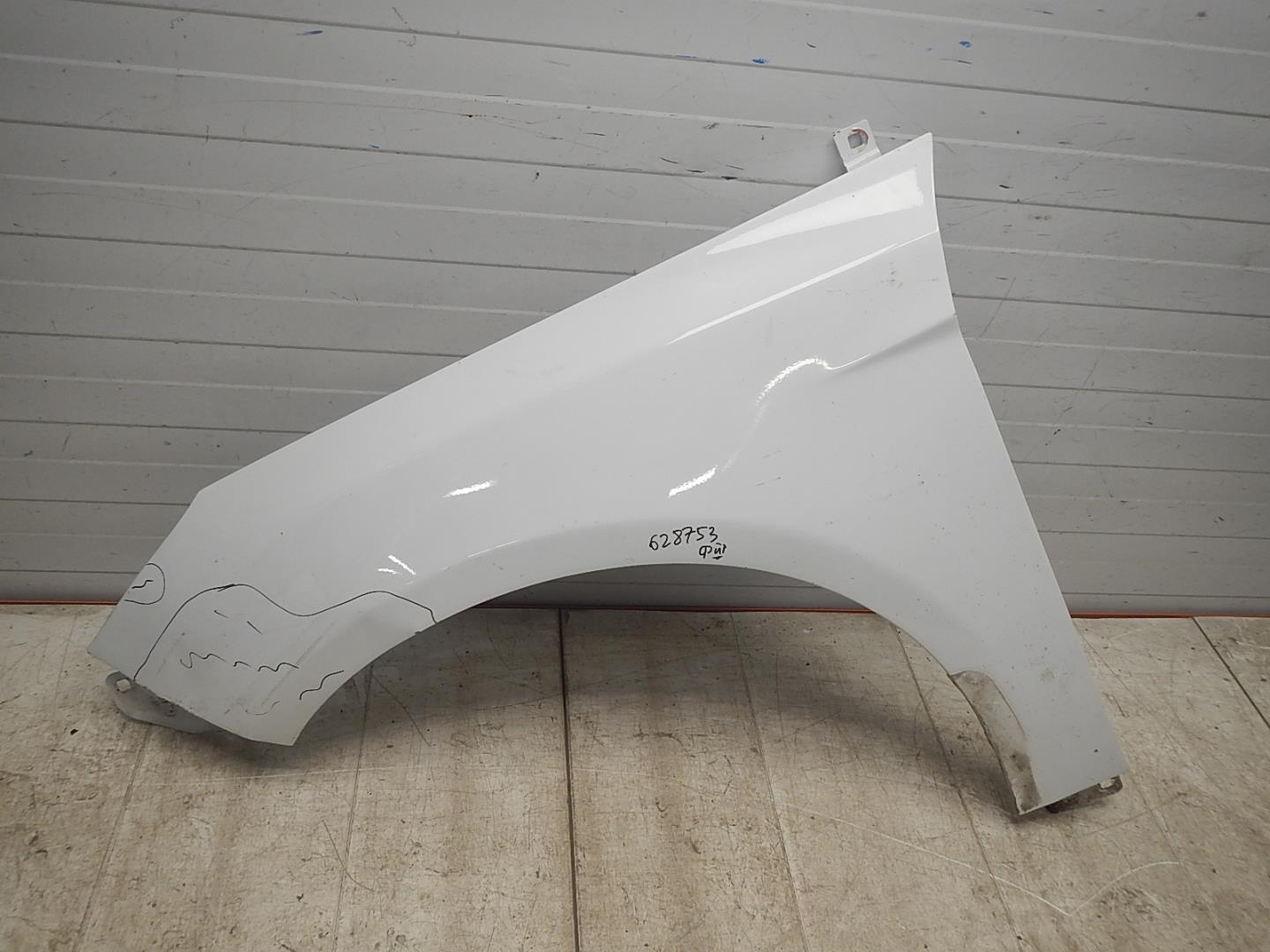 Крыло переднее левое