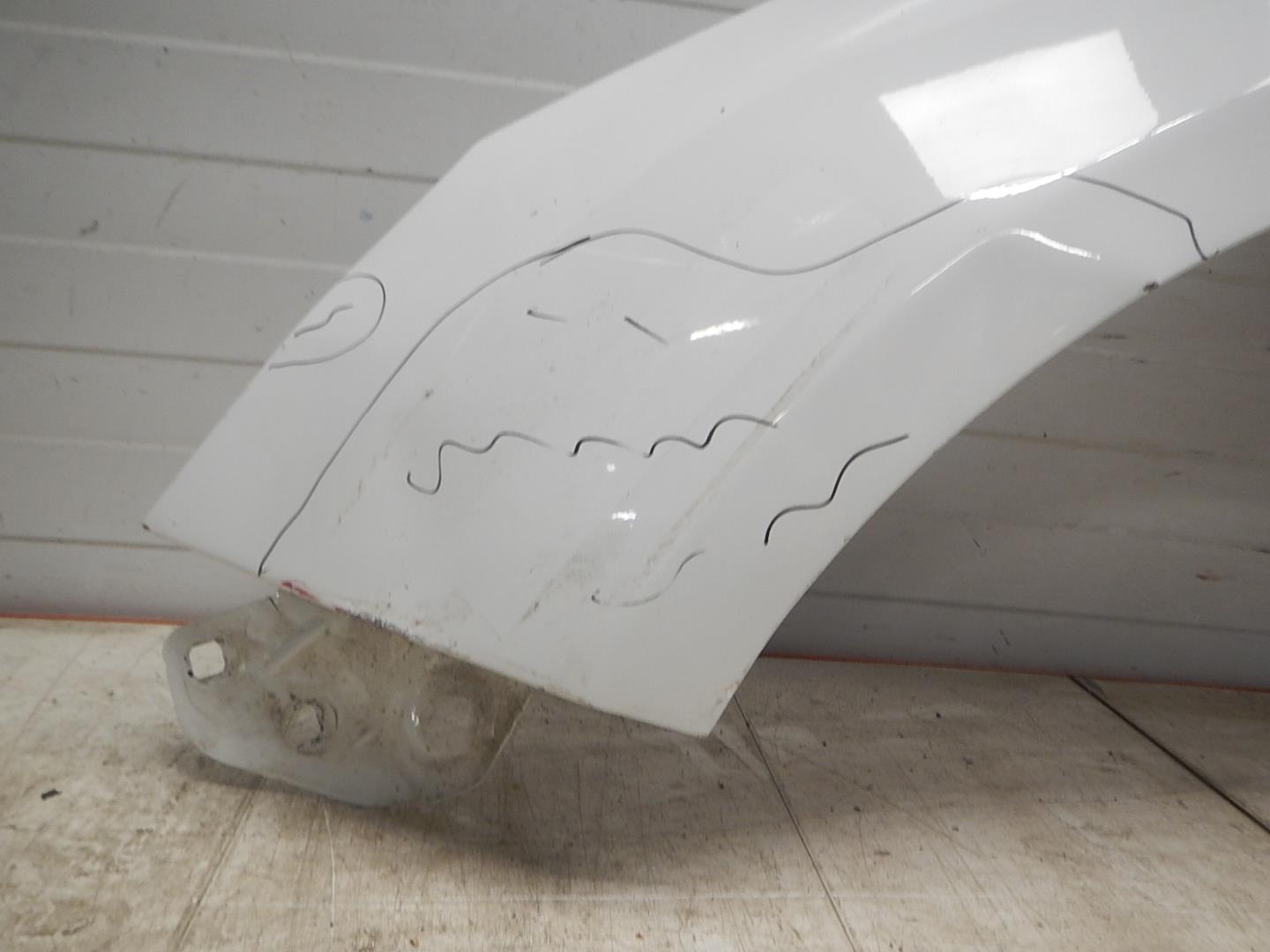 Крыло переднее левое