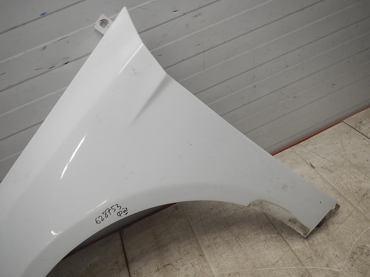 Крыло переднее левое