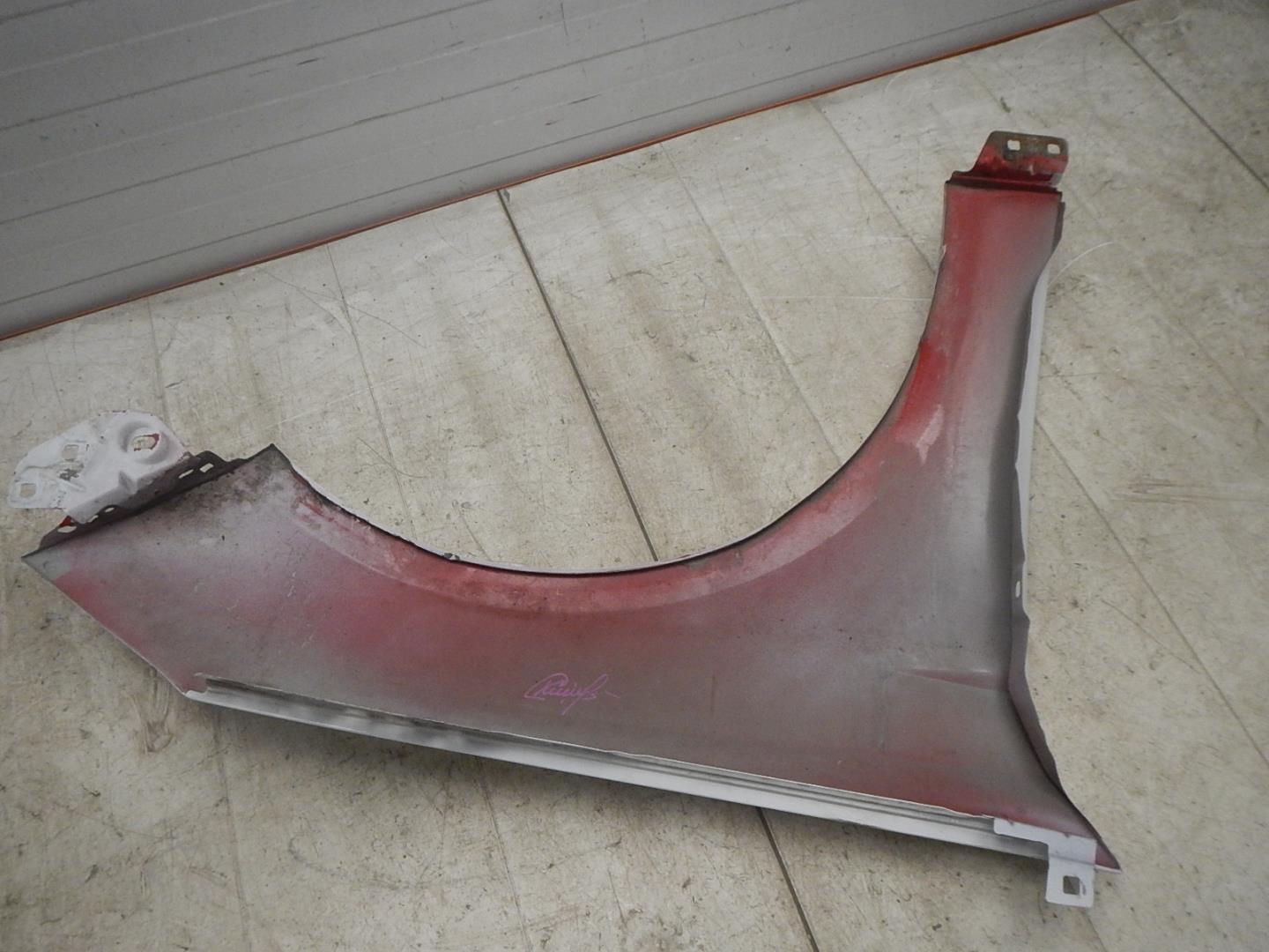 Крыло переднее левое