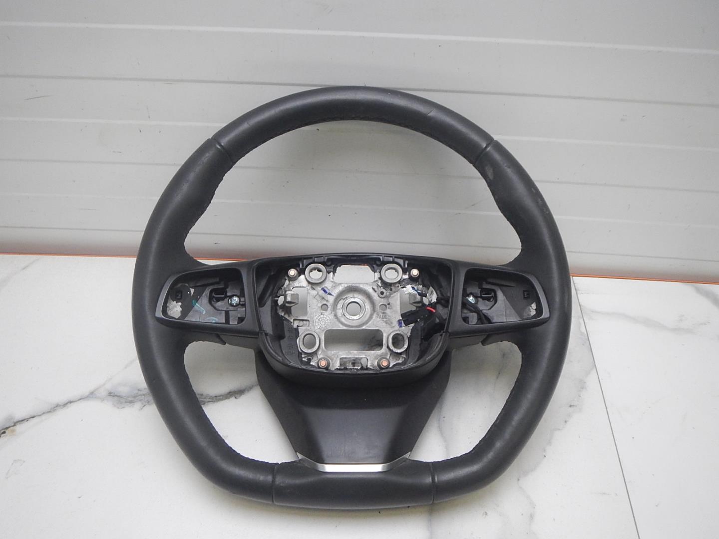 Рулевое колесо (руль)