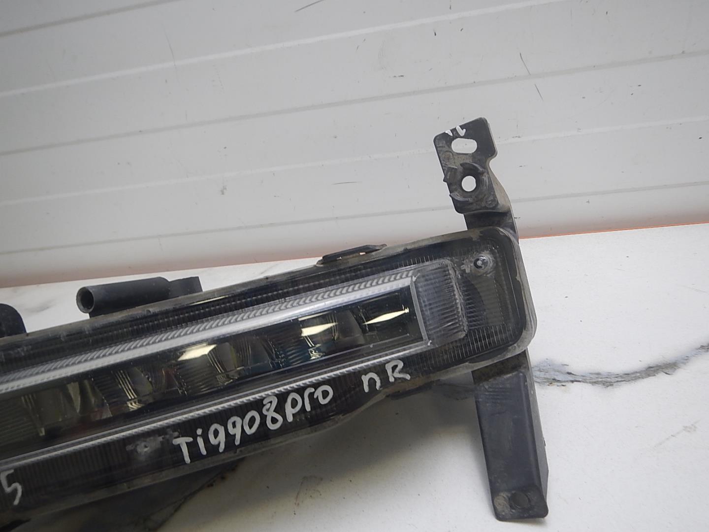 Фара противотуманная правая