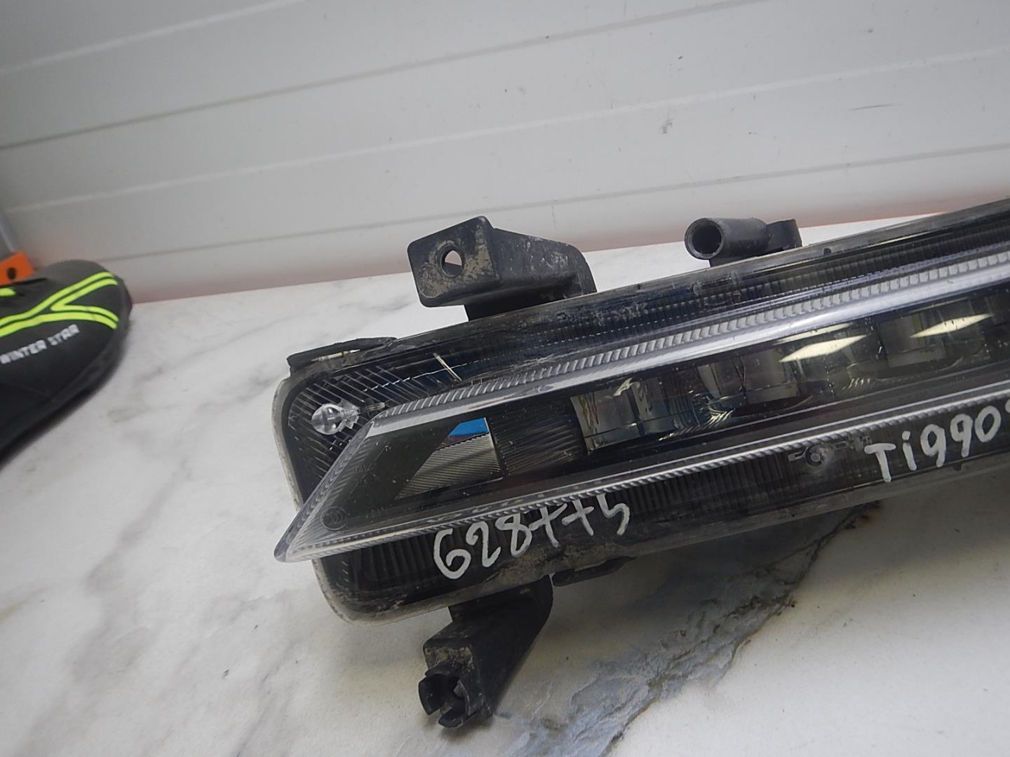 Фара противотуманная правая