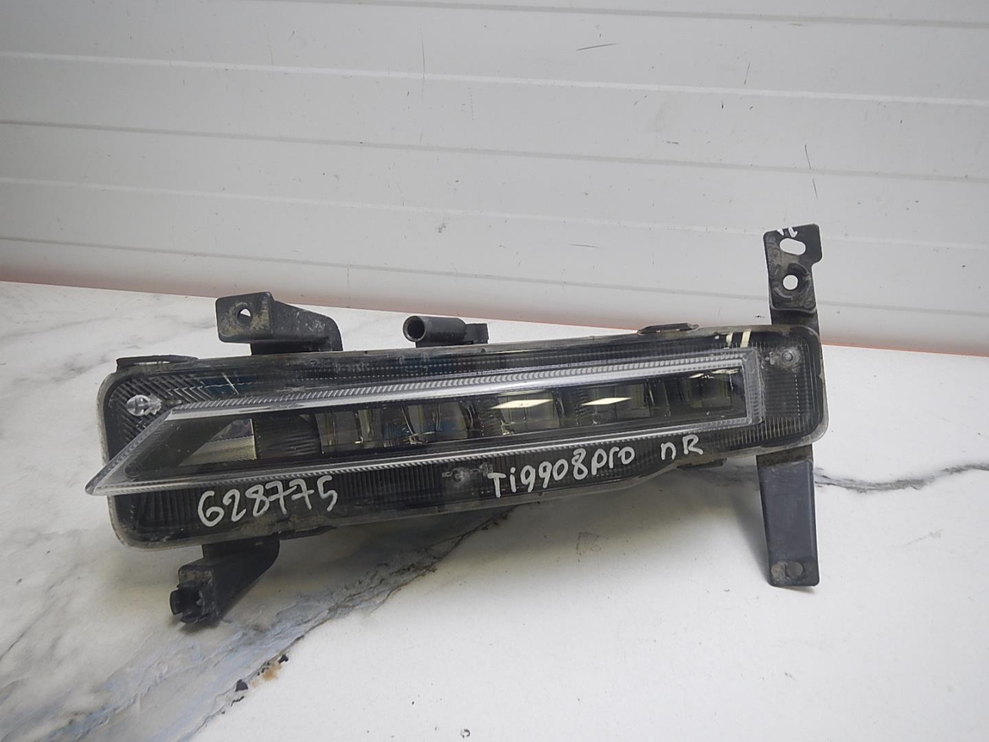 Фара противотуманная правая