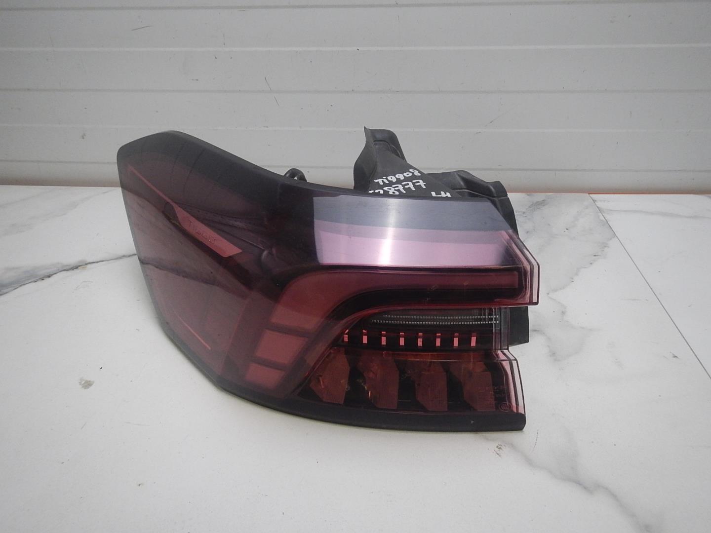 Фонарь задний левый