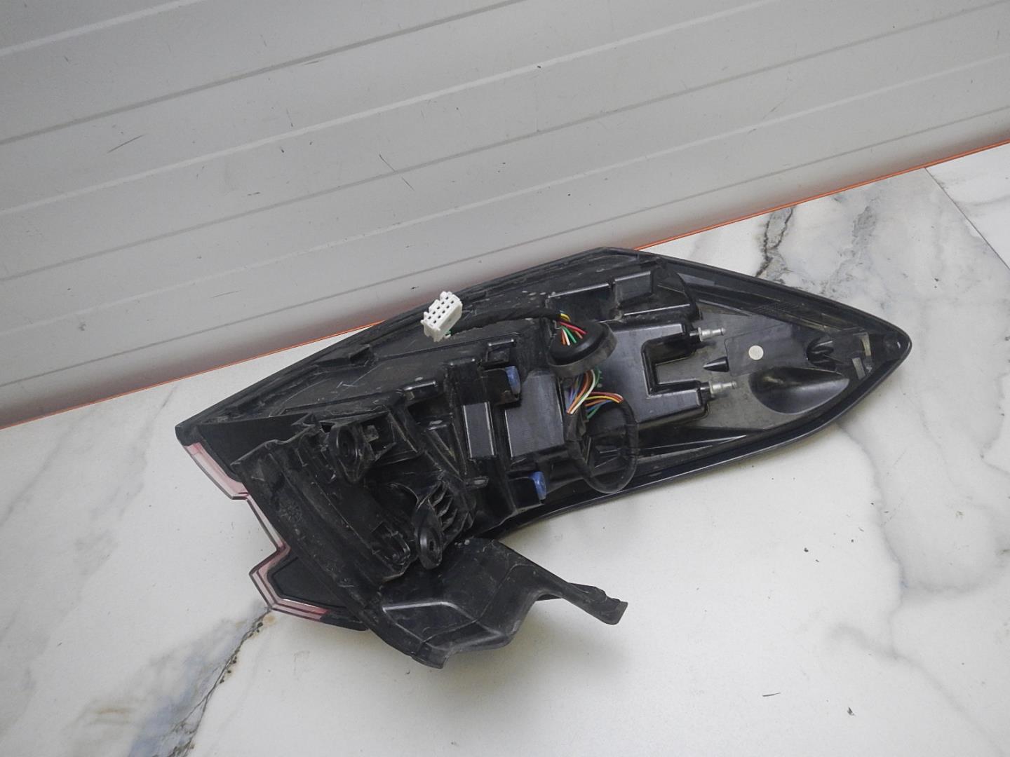 Фонарь задний правый