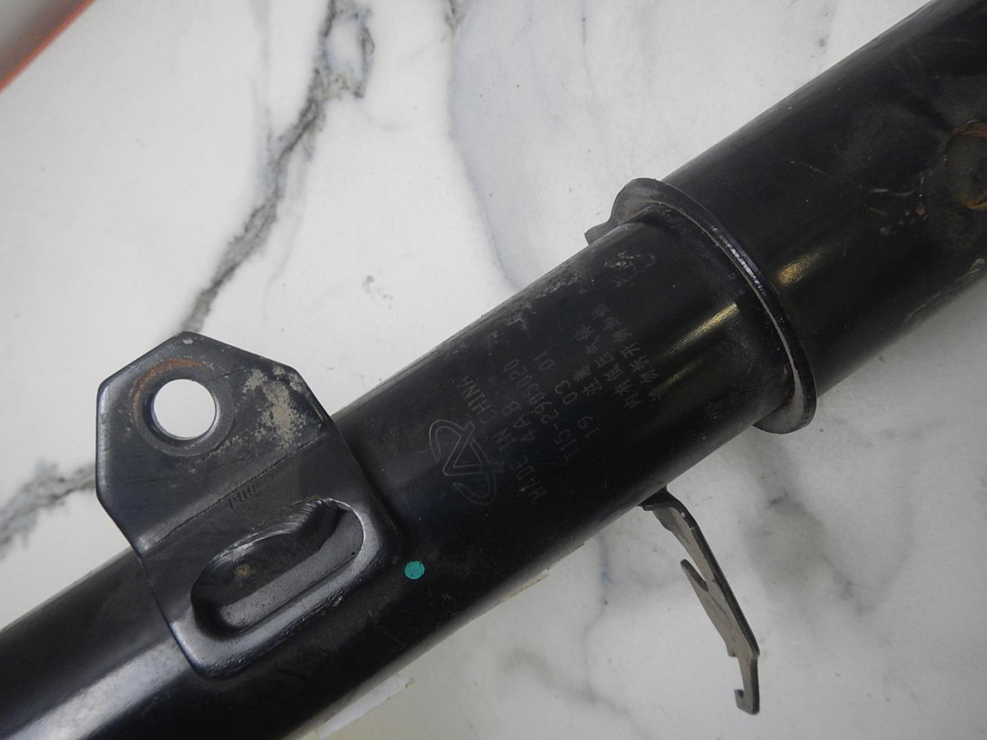 Амортизатор передний правый