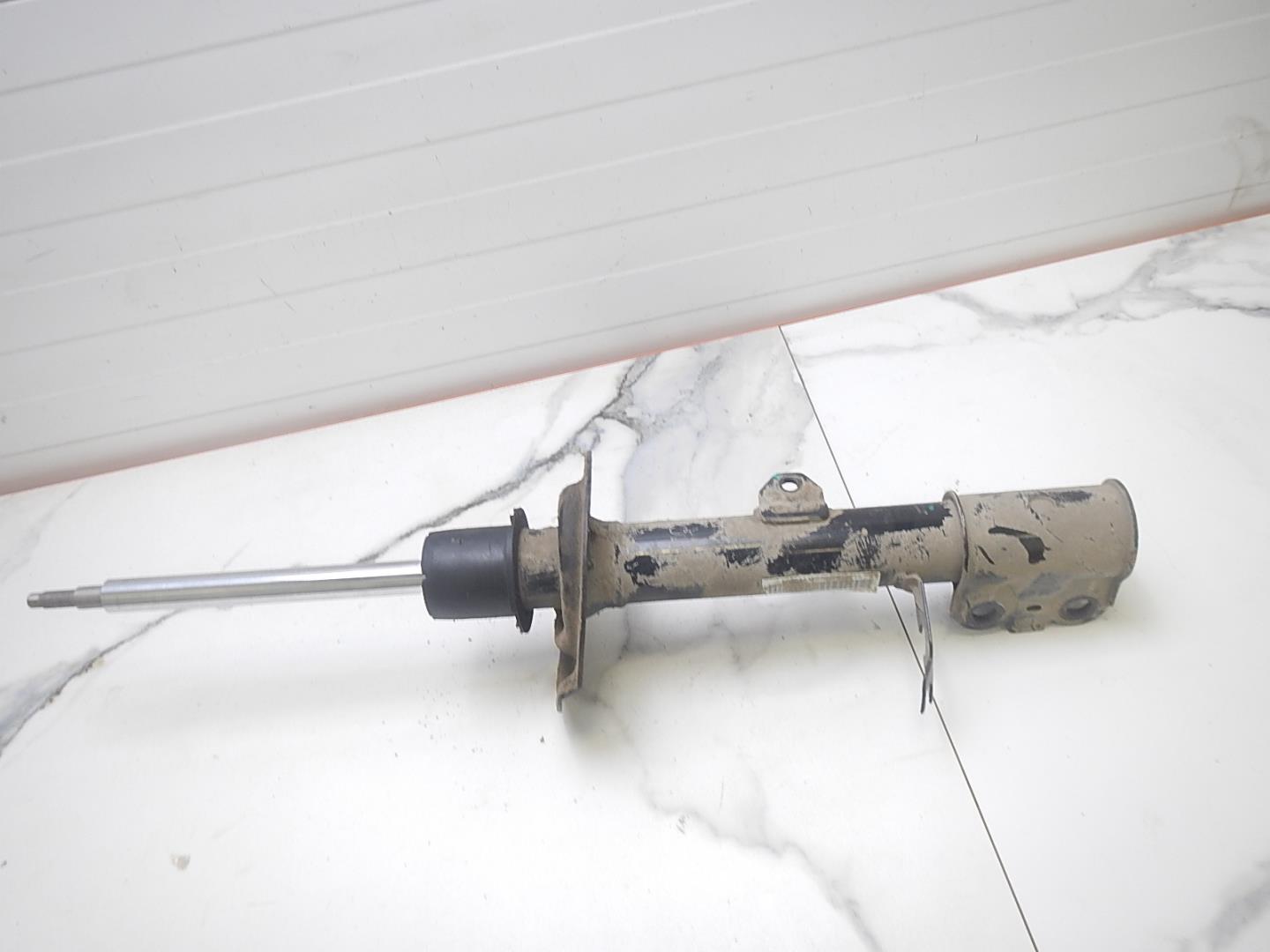 Амортизатор передний правый