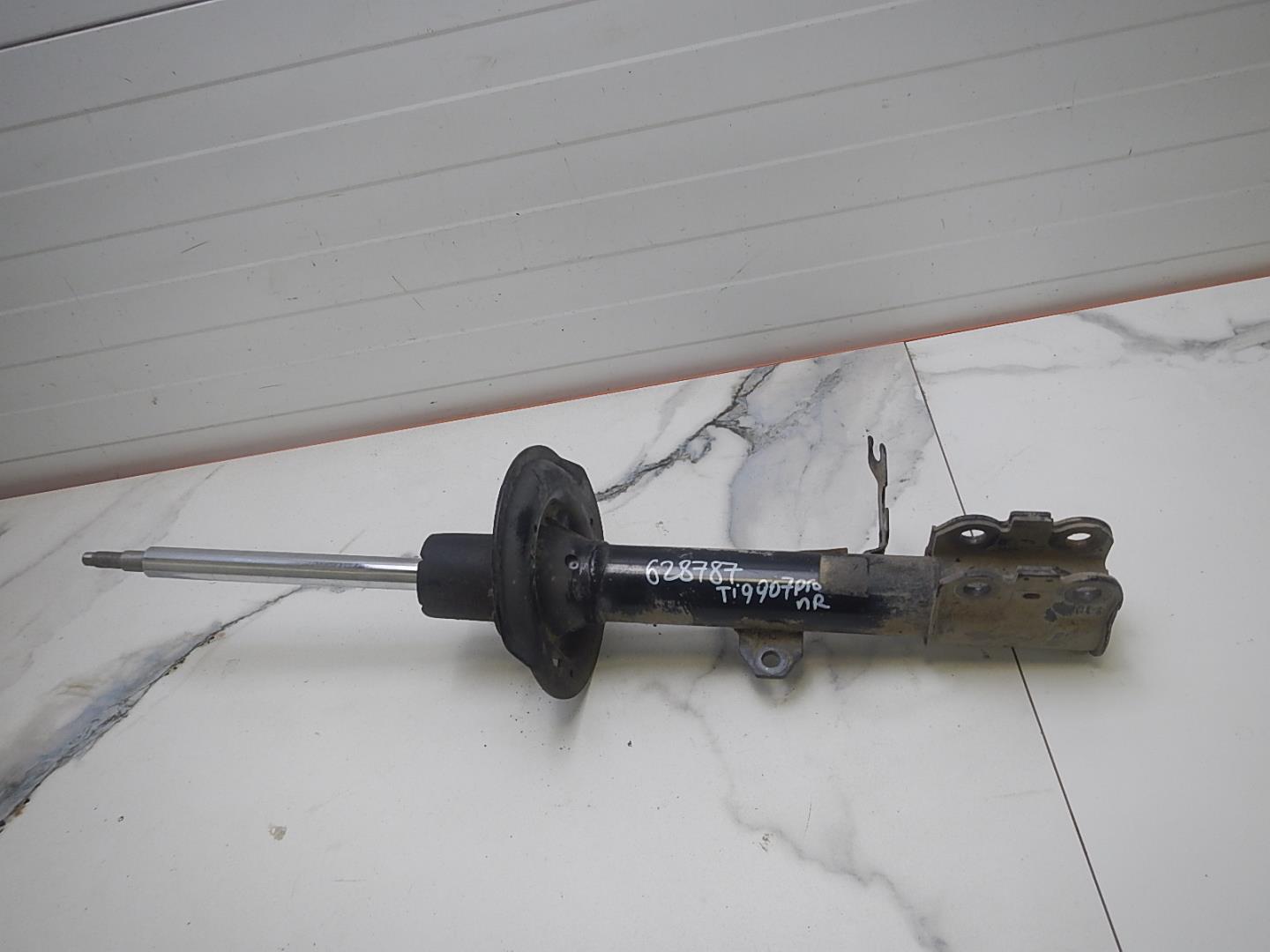 Амортизатор передний правый