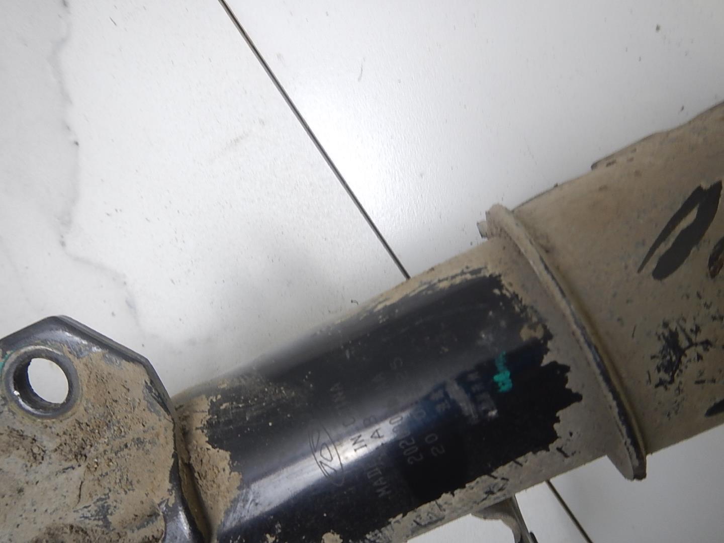 Амортизатор передний правый