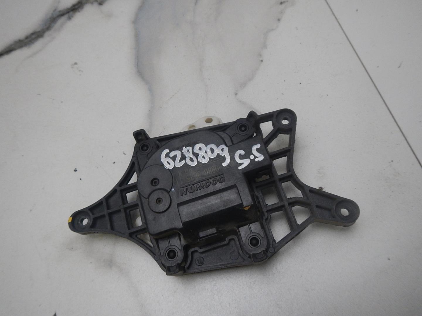 Моторчик заслонки печки