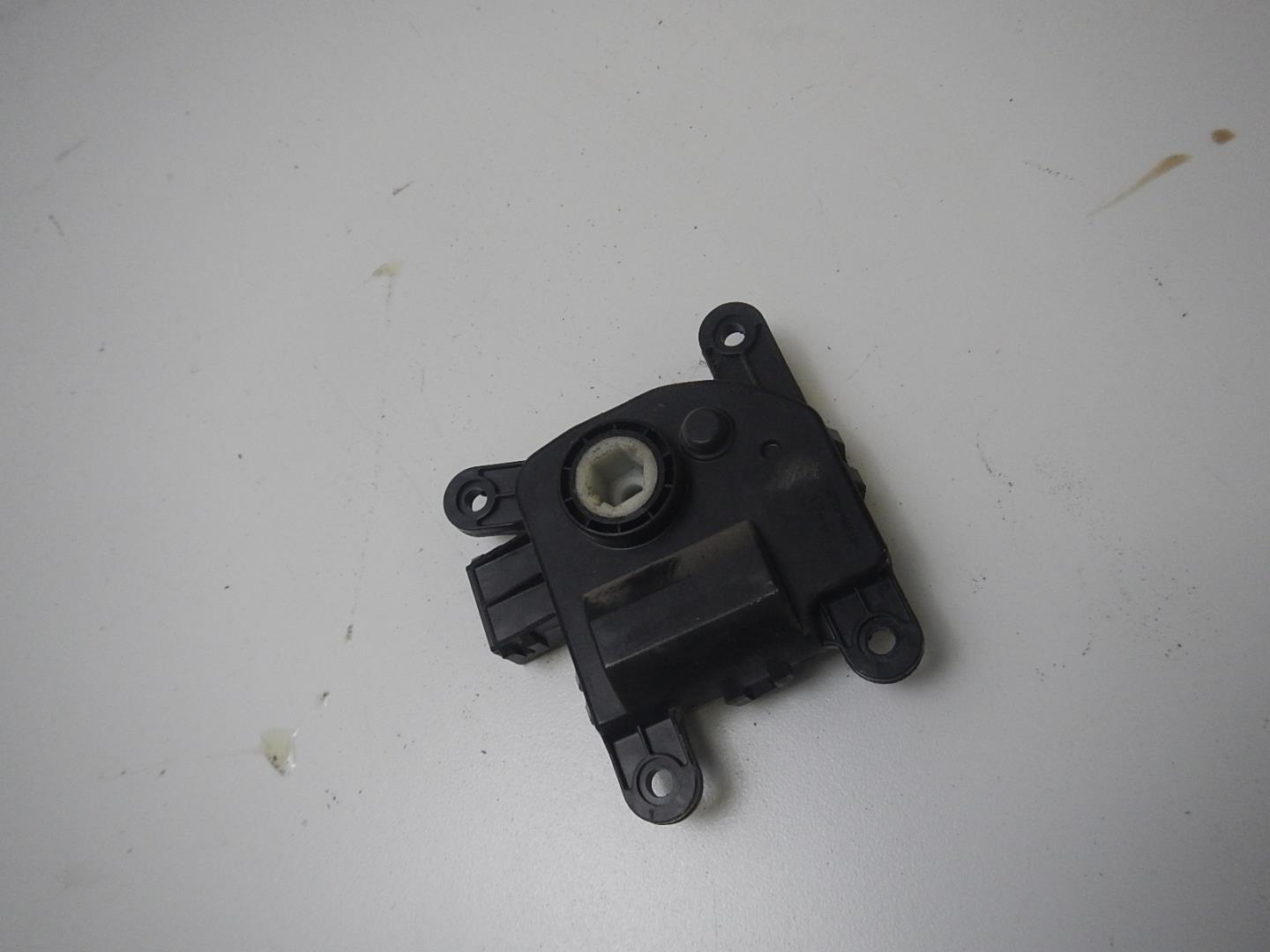 Моторчик заслонки печки