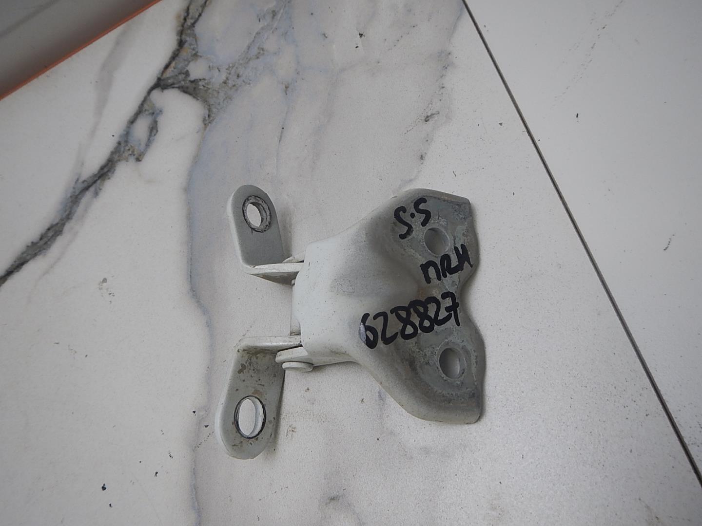 Петля двери передней правой нижняя