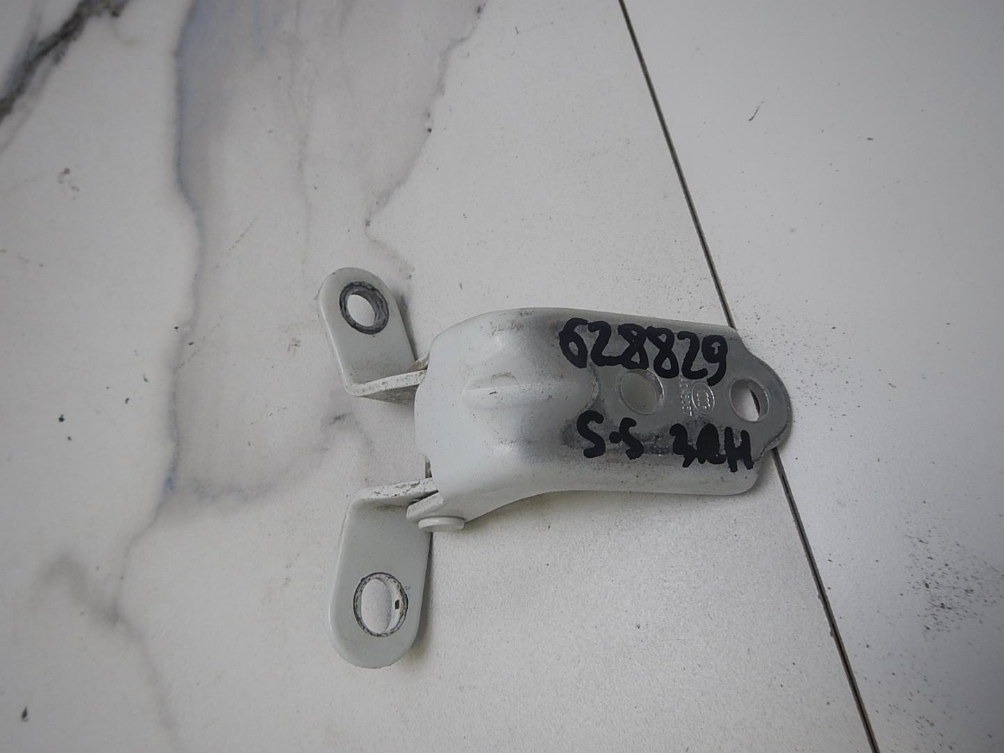 Петля двери задней правой нижняя