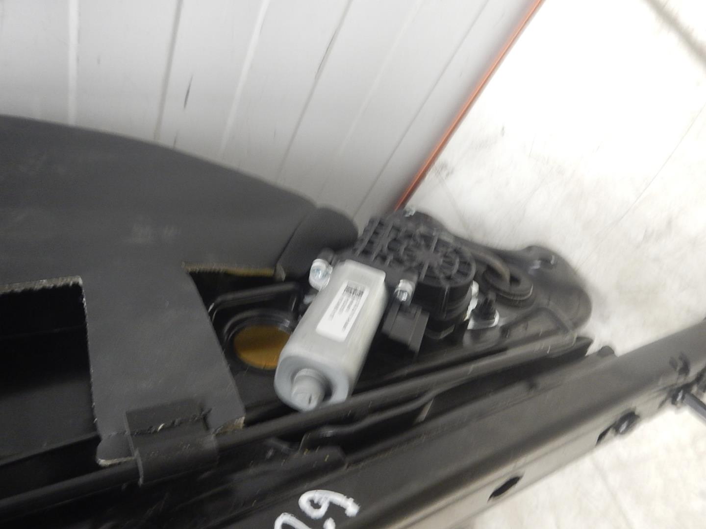 Сиденье переднее левое