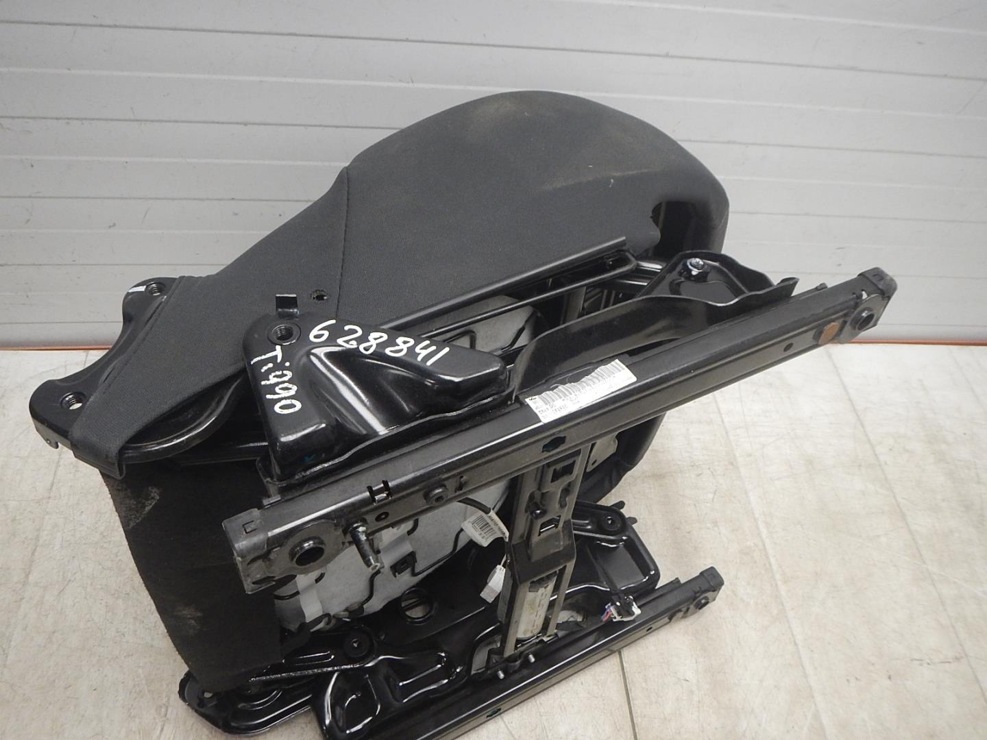 Сиденье переднее левое