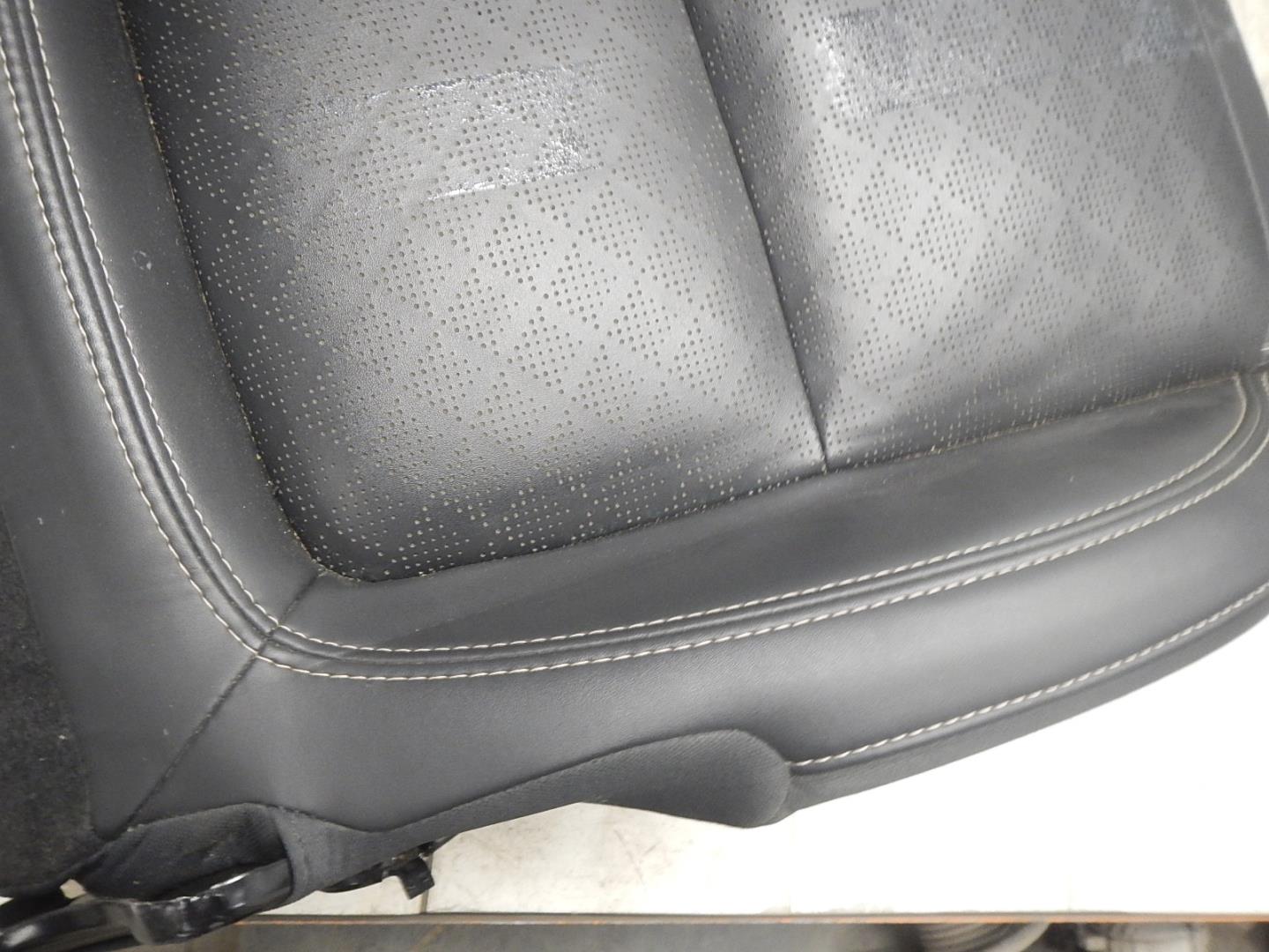 Сиденье переднее левое