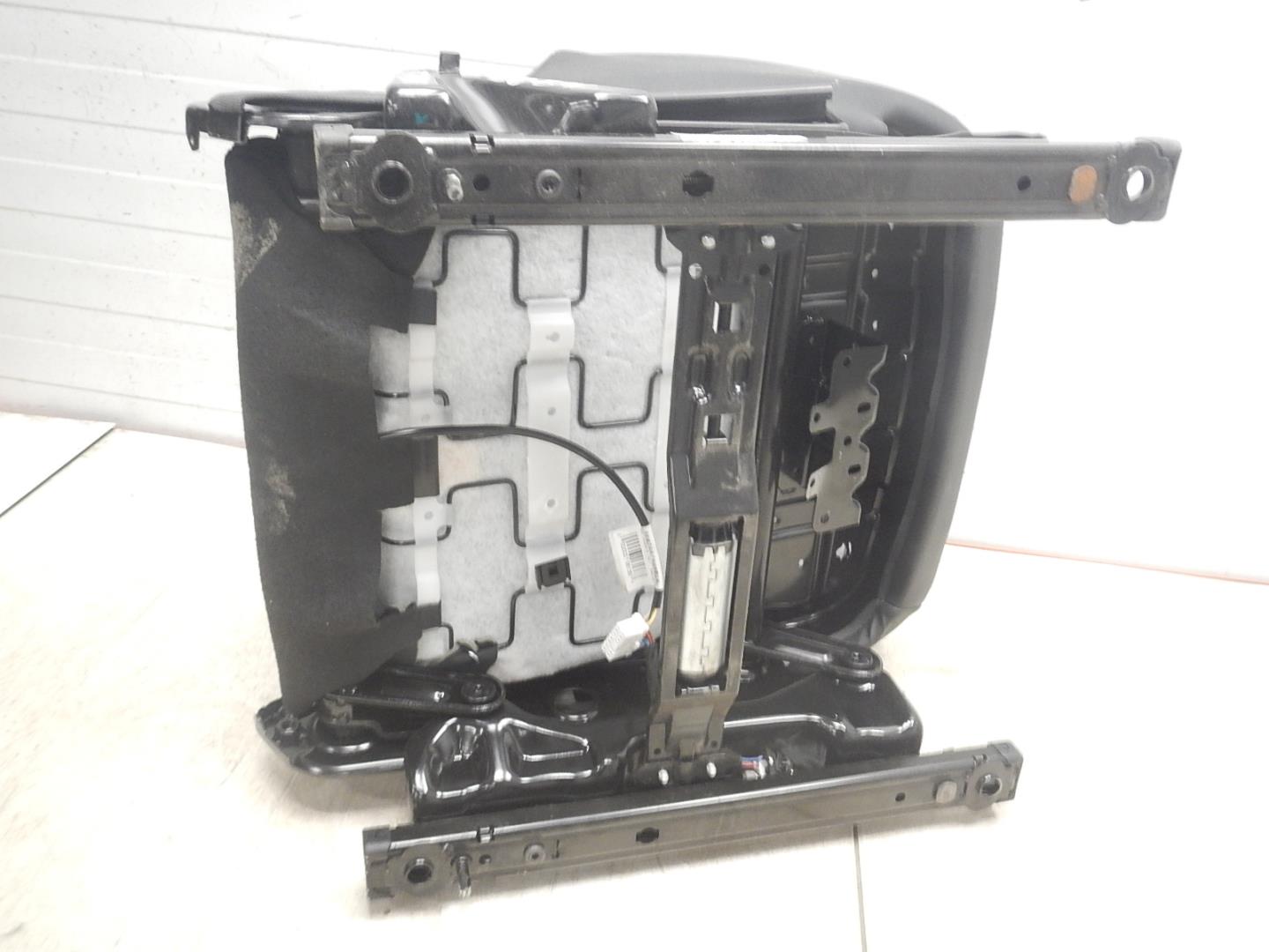 Сиденье переднее левое