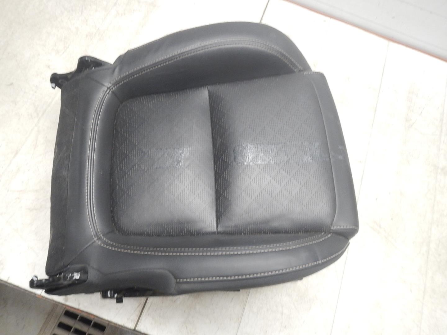 Сиденье переднее левое