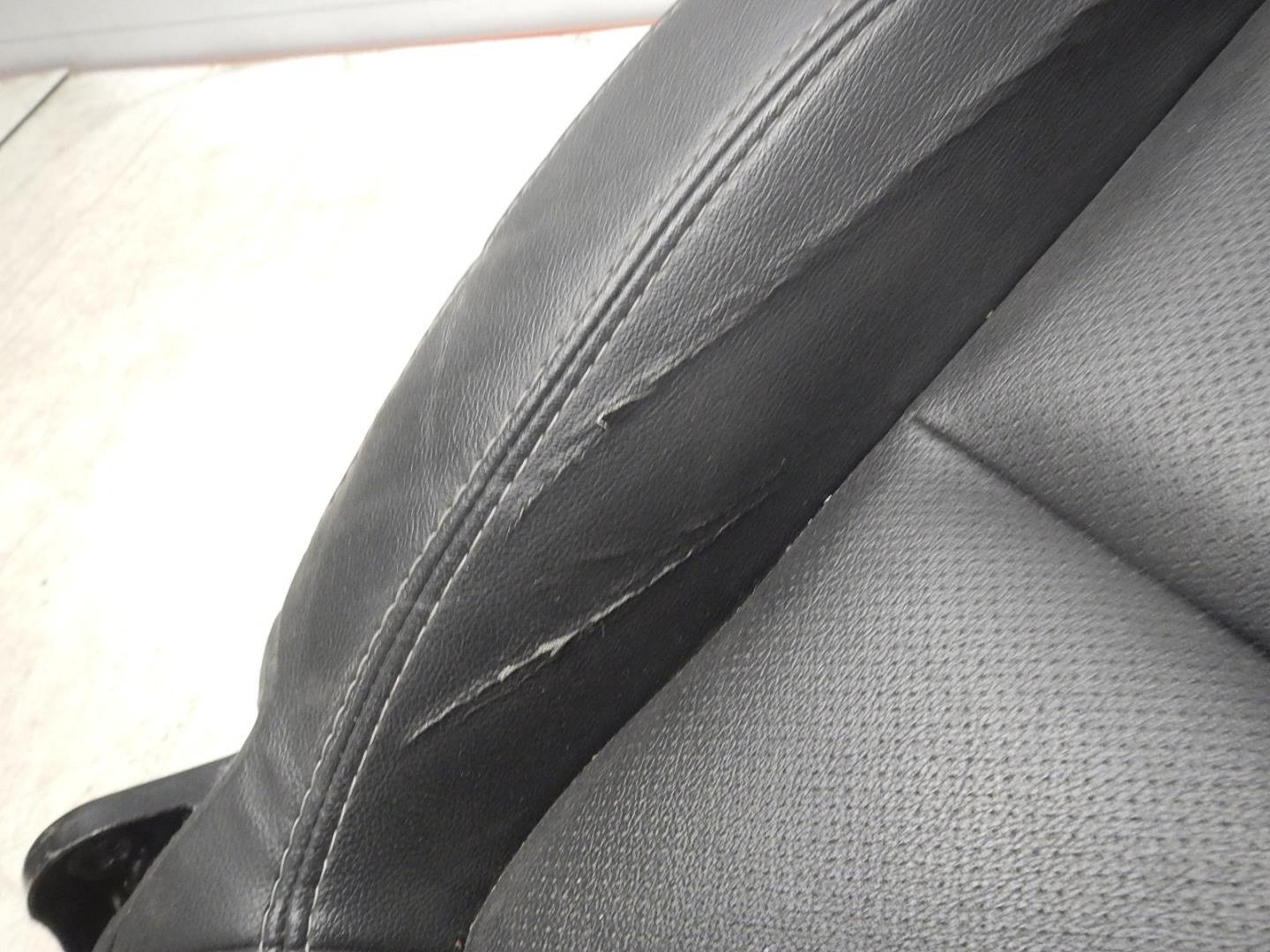 Сиденье переднее левое