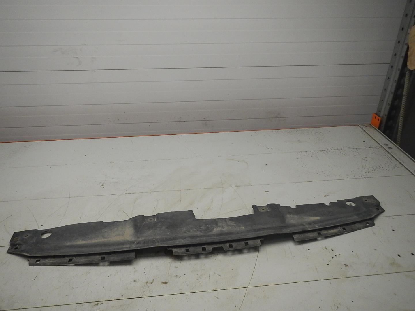 Кожух замка капота